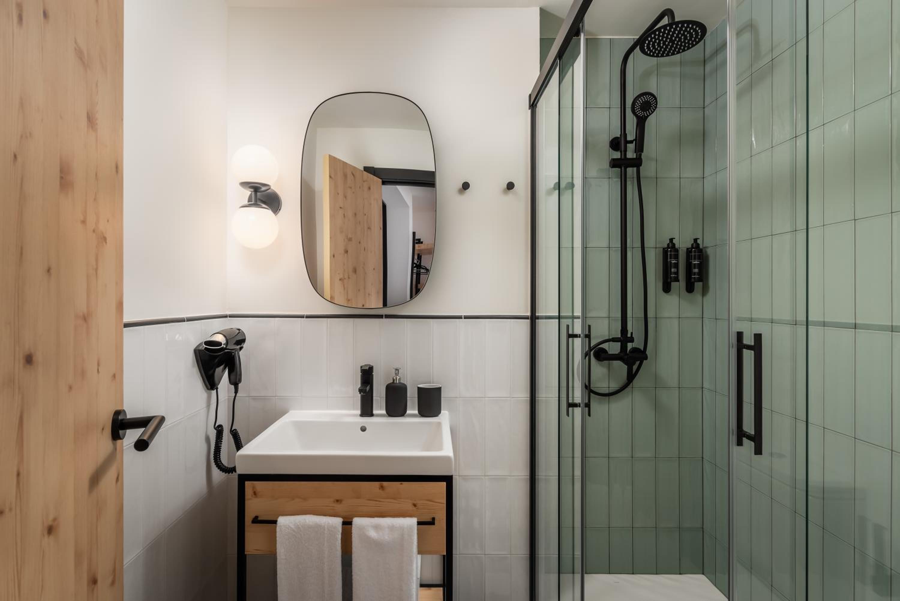 Double Room Interior - Photo 4