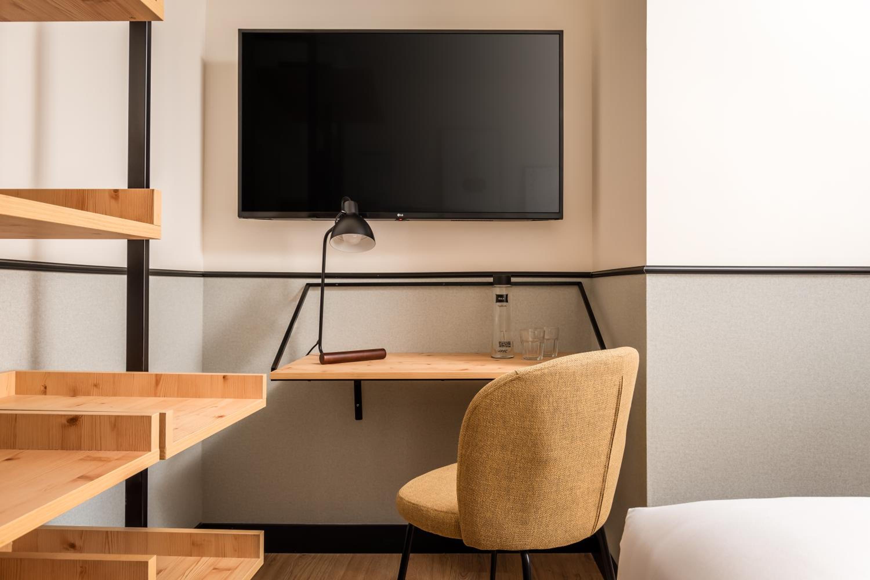 Twin Room - Photo 3