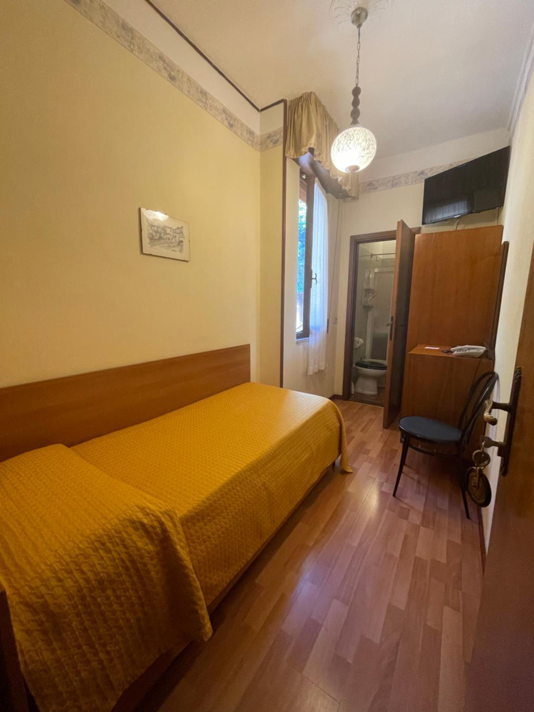 Budget Single Room photo 2