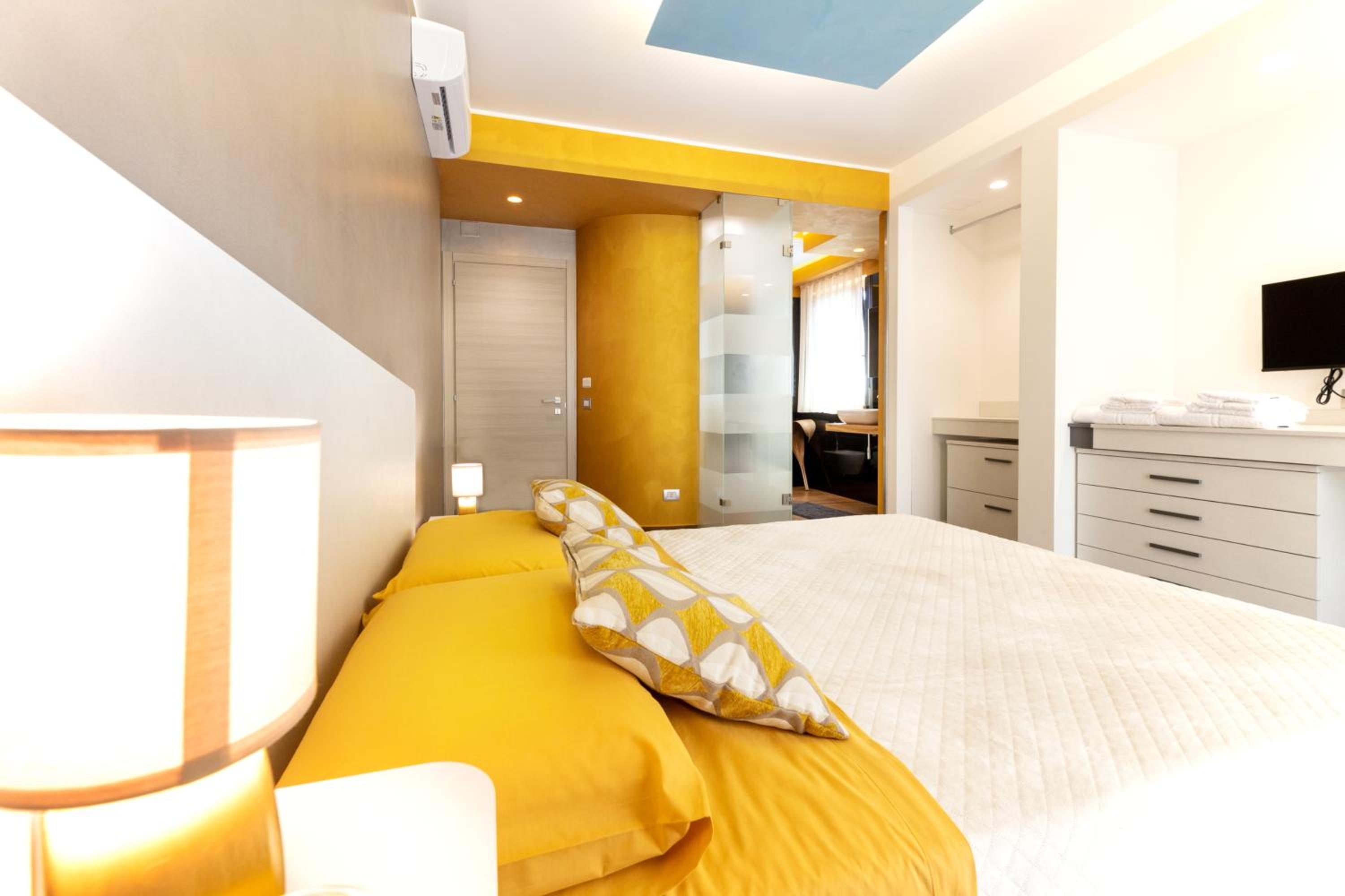 Superior King Room photo 1