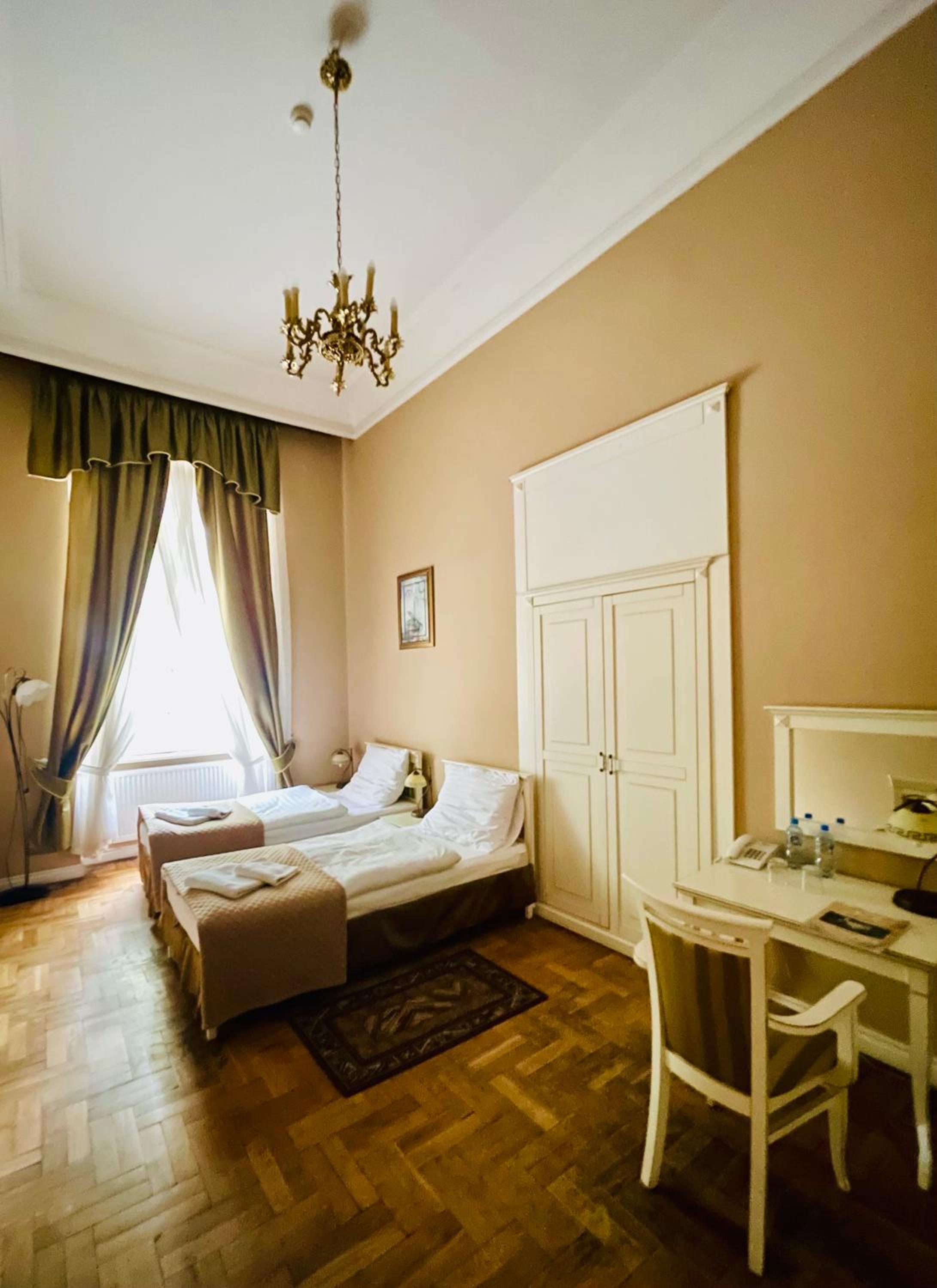 Twin Room - Photo 2