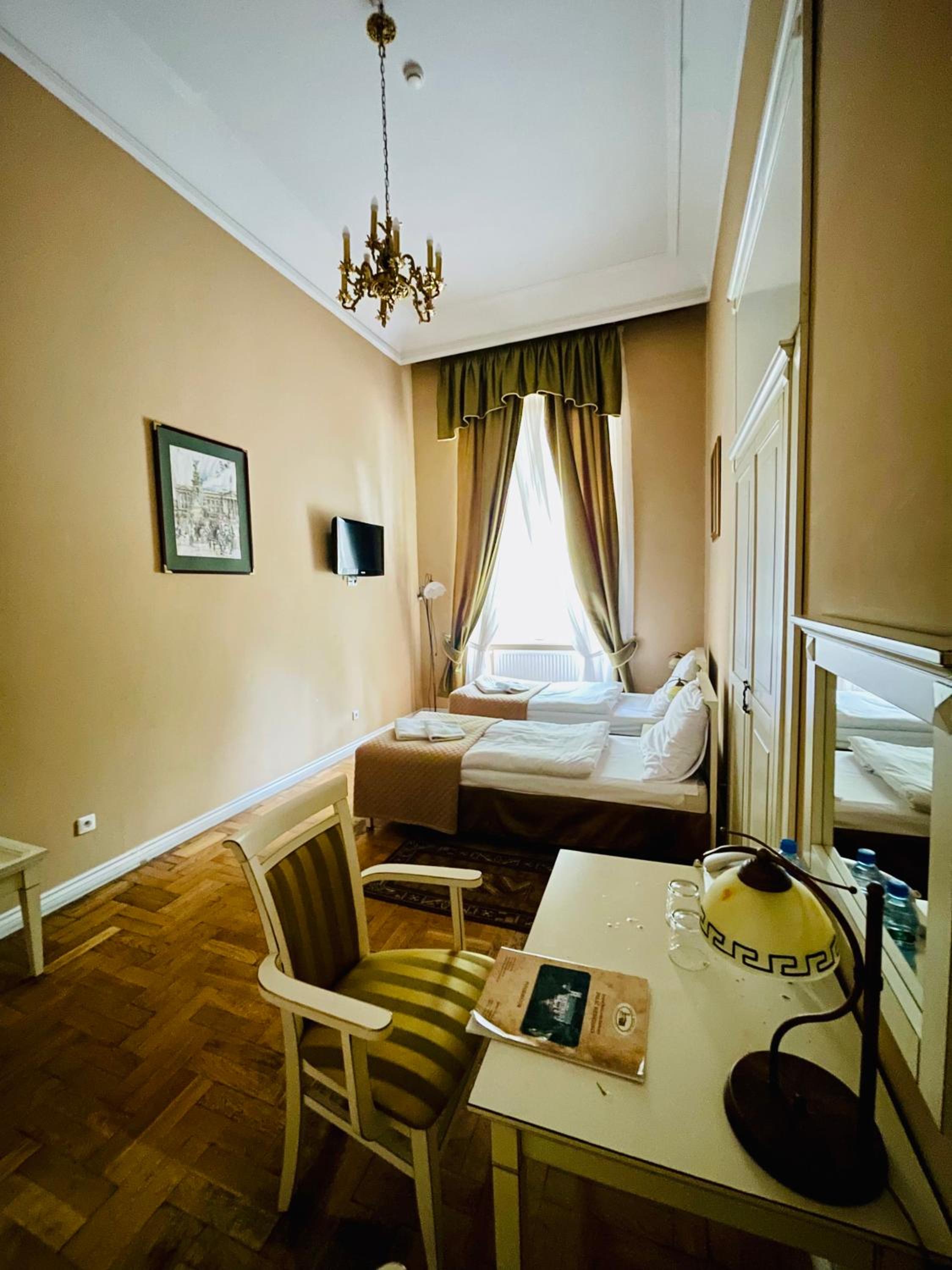 Twin Room - Photo 3
