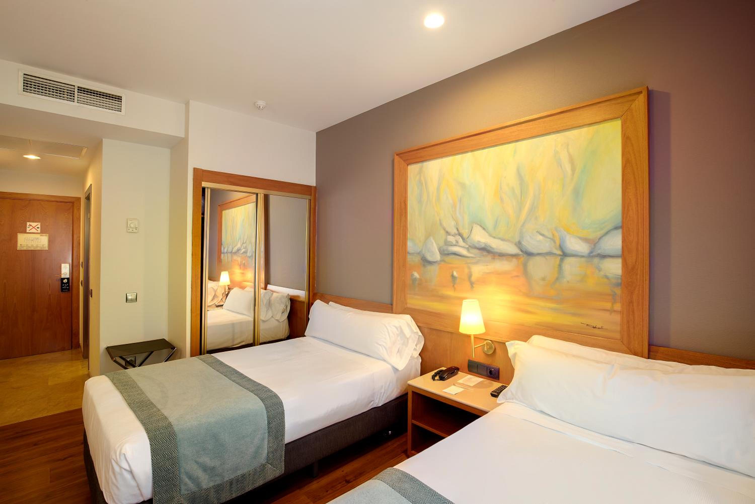 Double or Twin Room - Photo 2