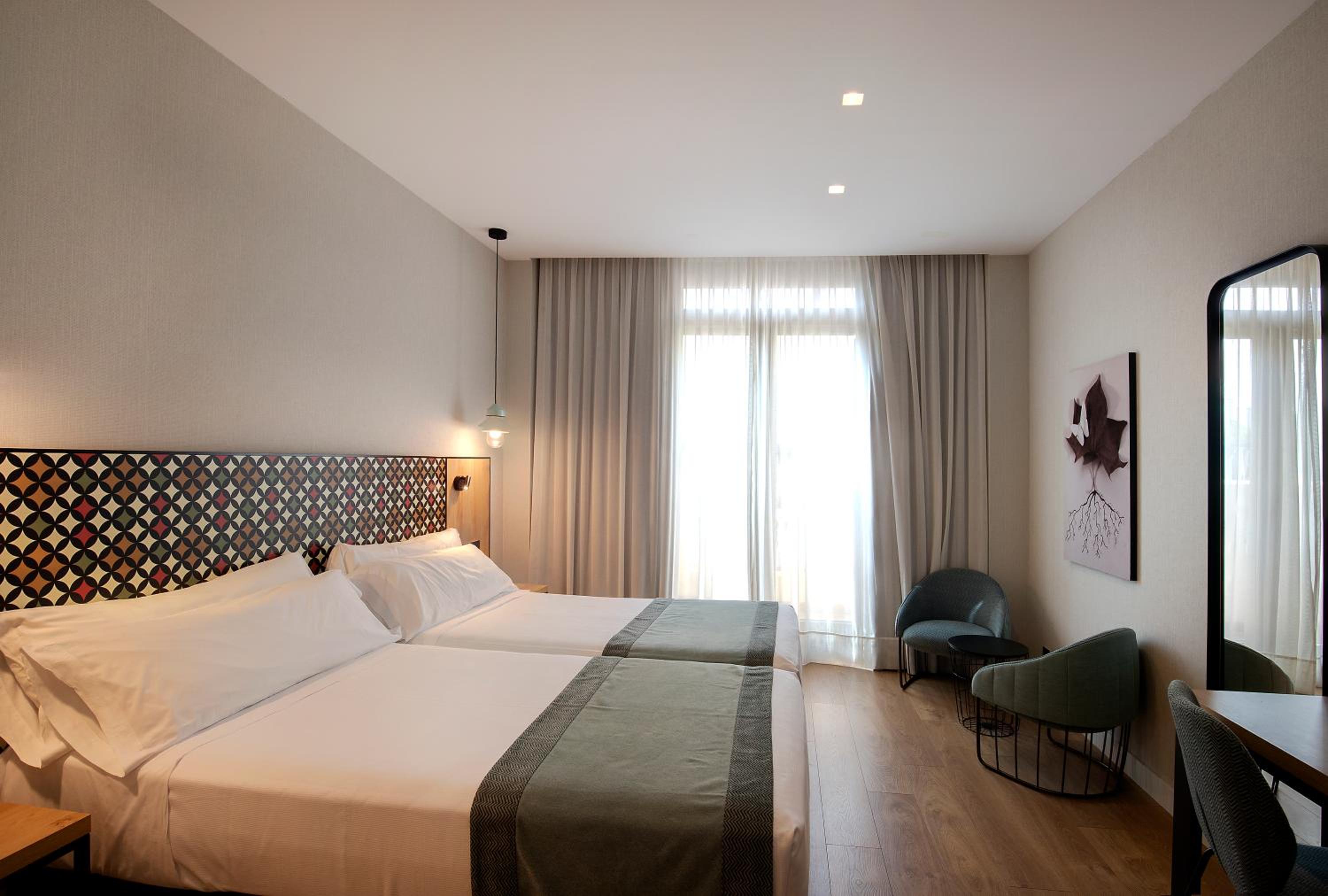 Premium Double or Twin Room - Photo 3
