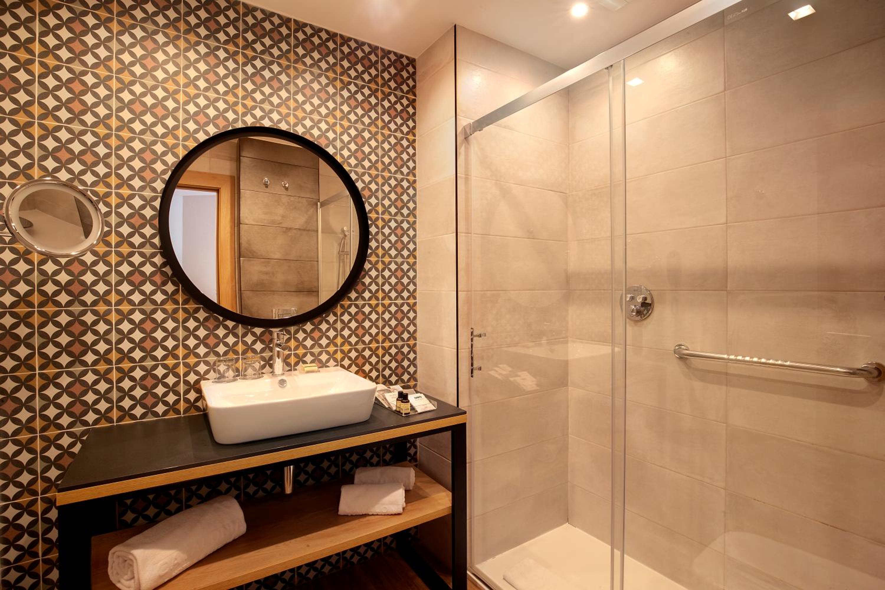 Premium Double or Twin Room - Photo 5