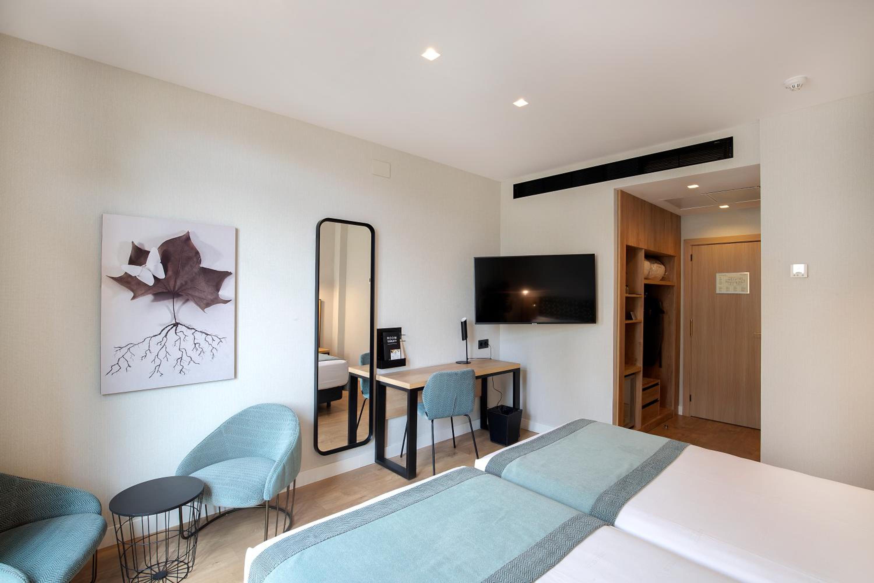 Premium Double or Twin Room - Photo 2