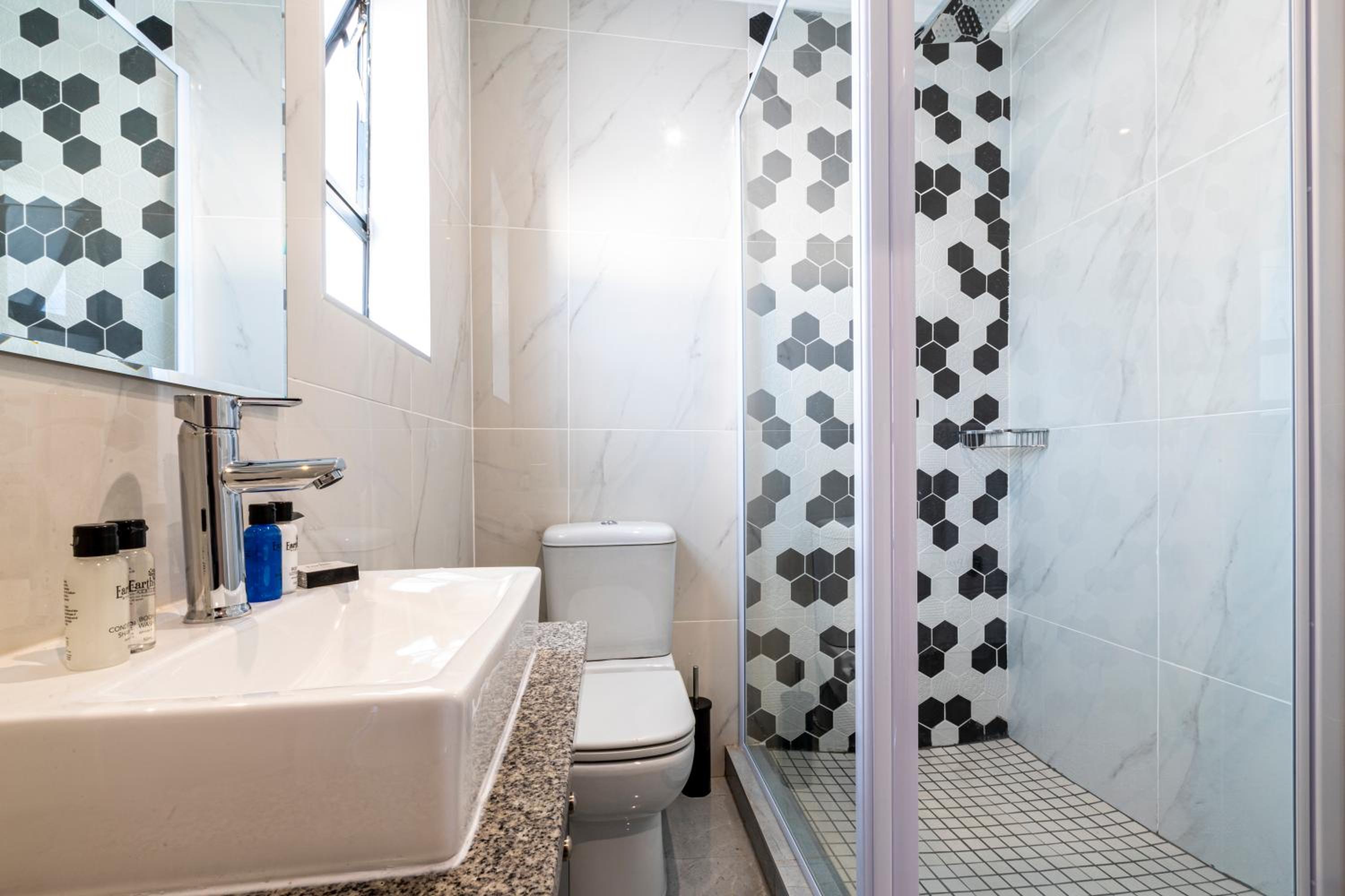 Double Room - Photo 12