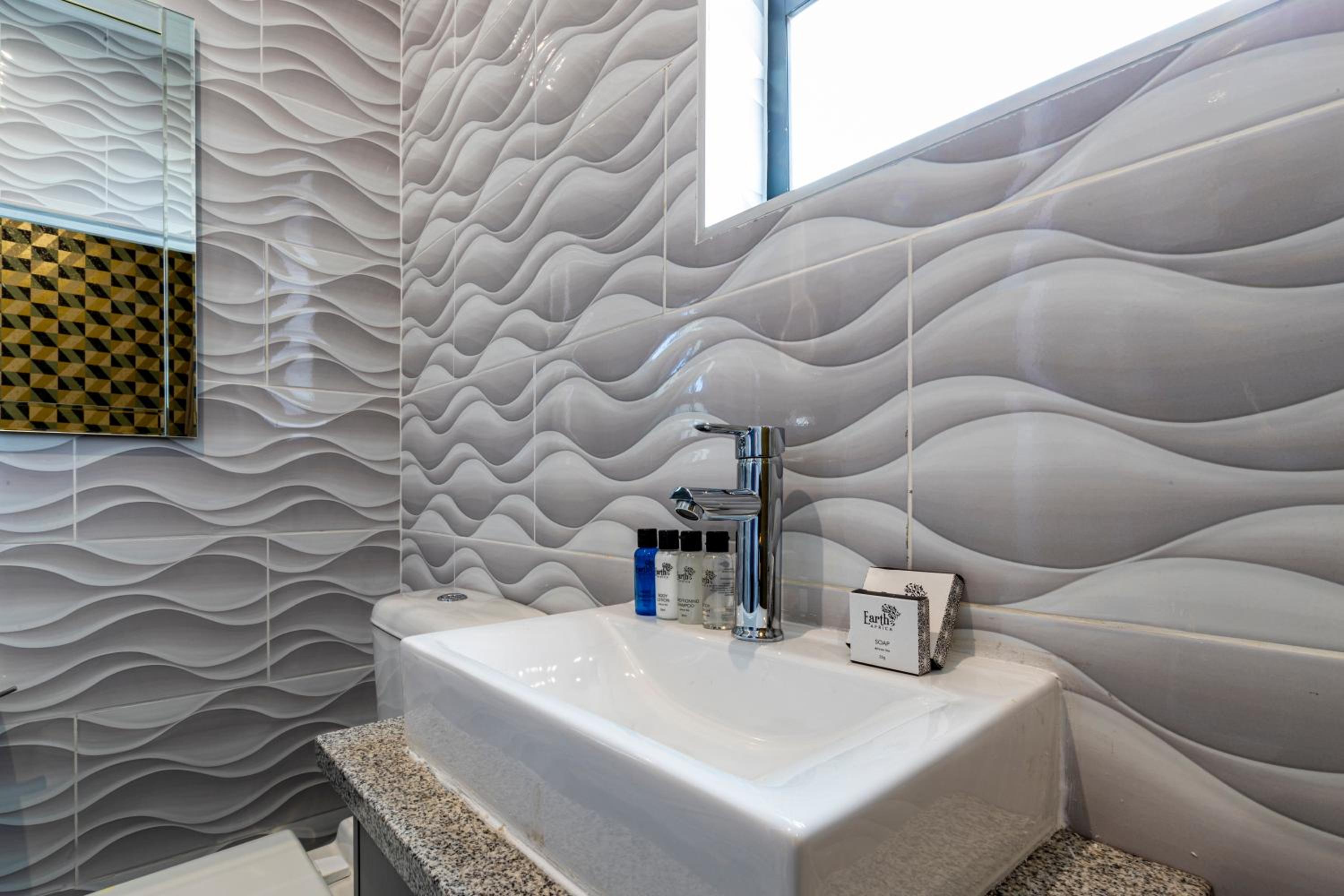 Superior King Room - Photo 15