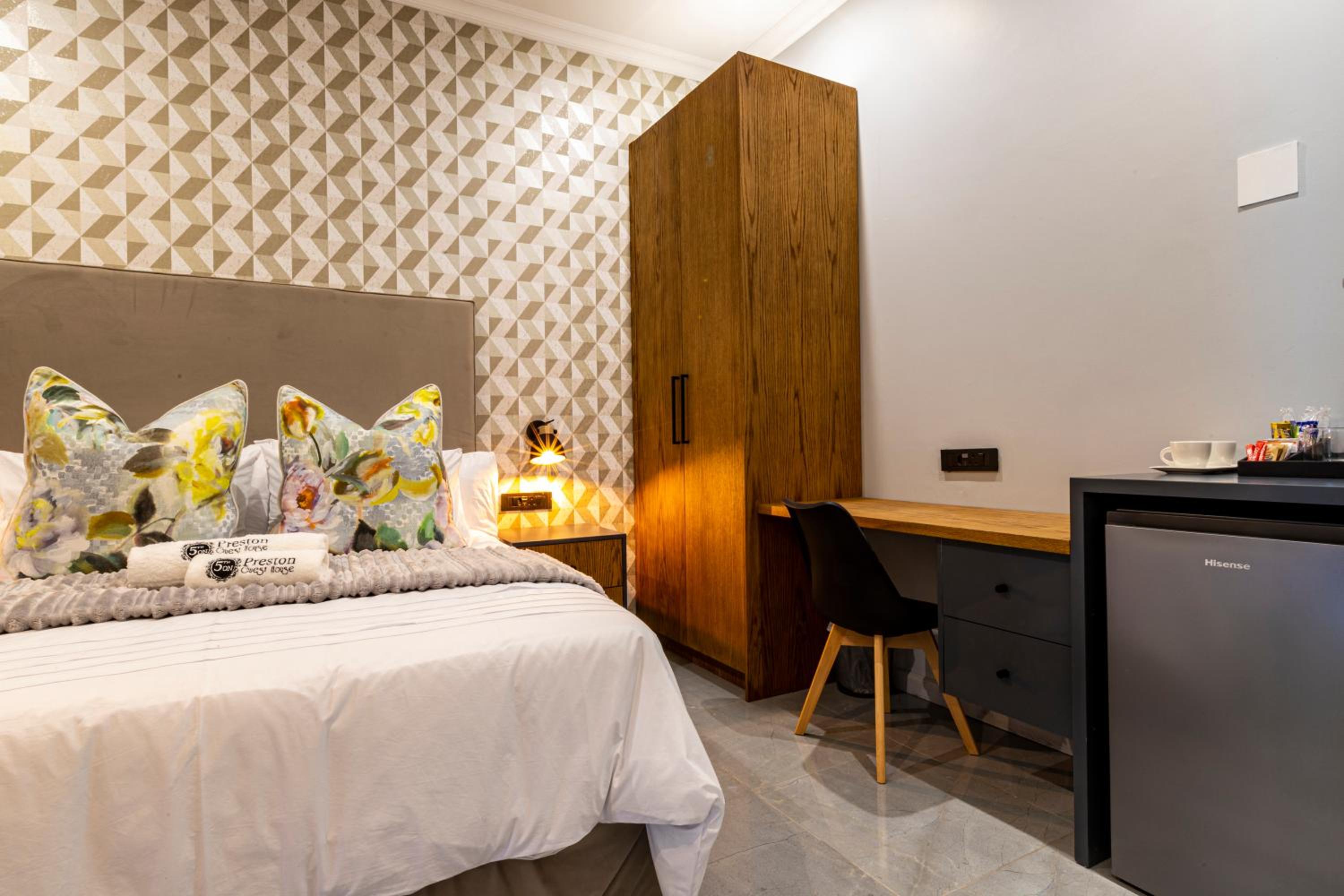 Queen Room - Photo 6