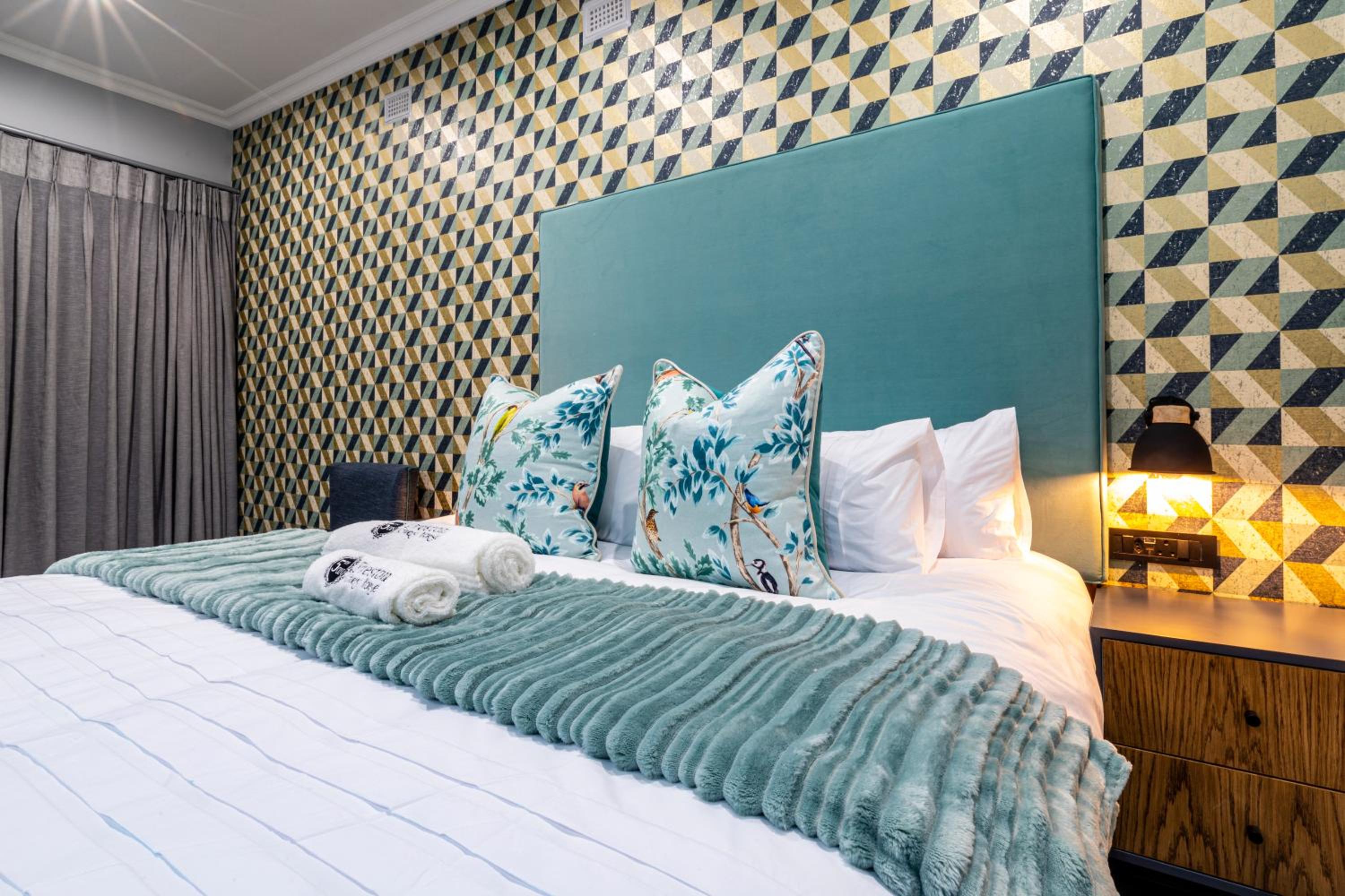 Superior King Room - Photo 10