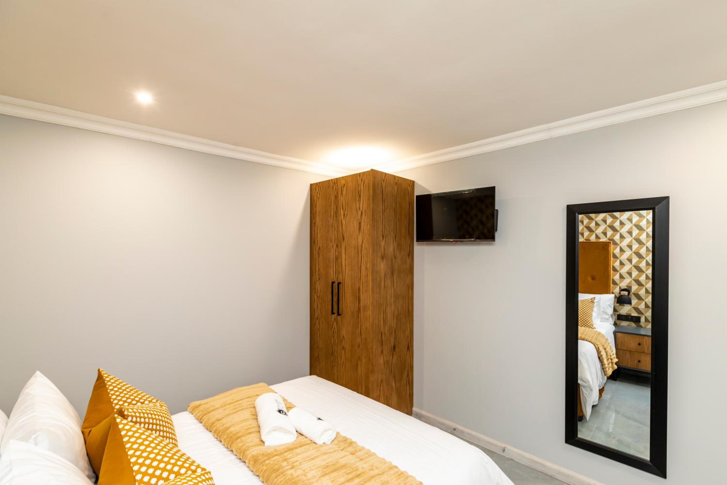 Double Room - Photo 9