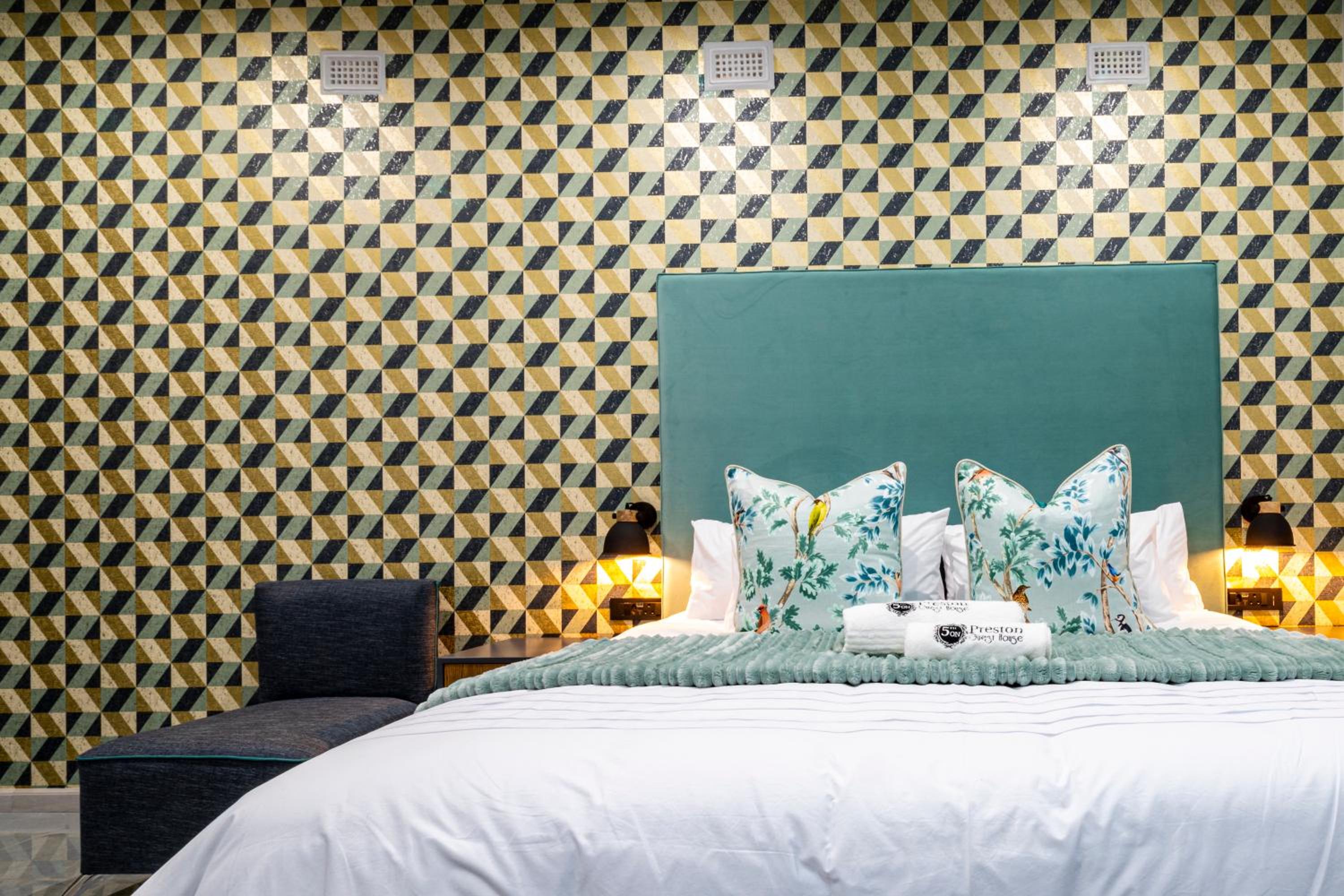 Superior King Room - Photo 22