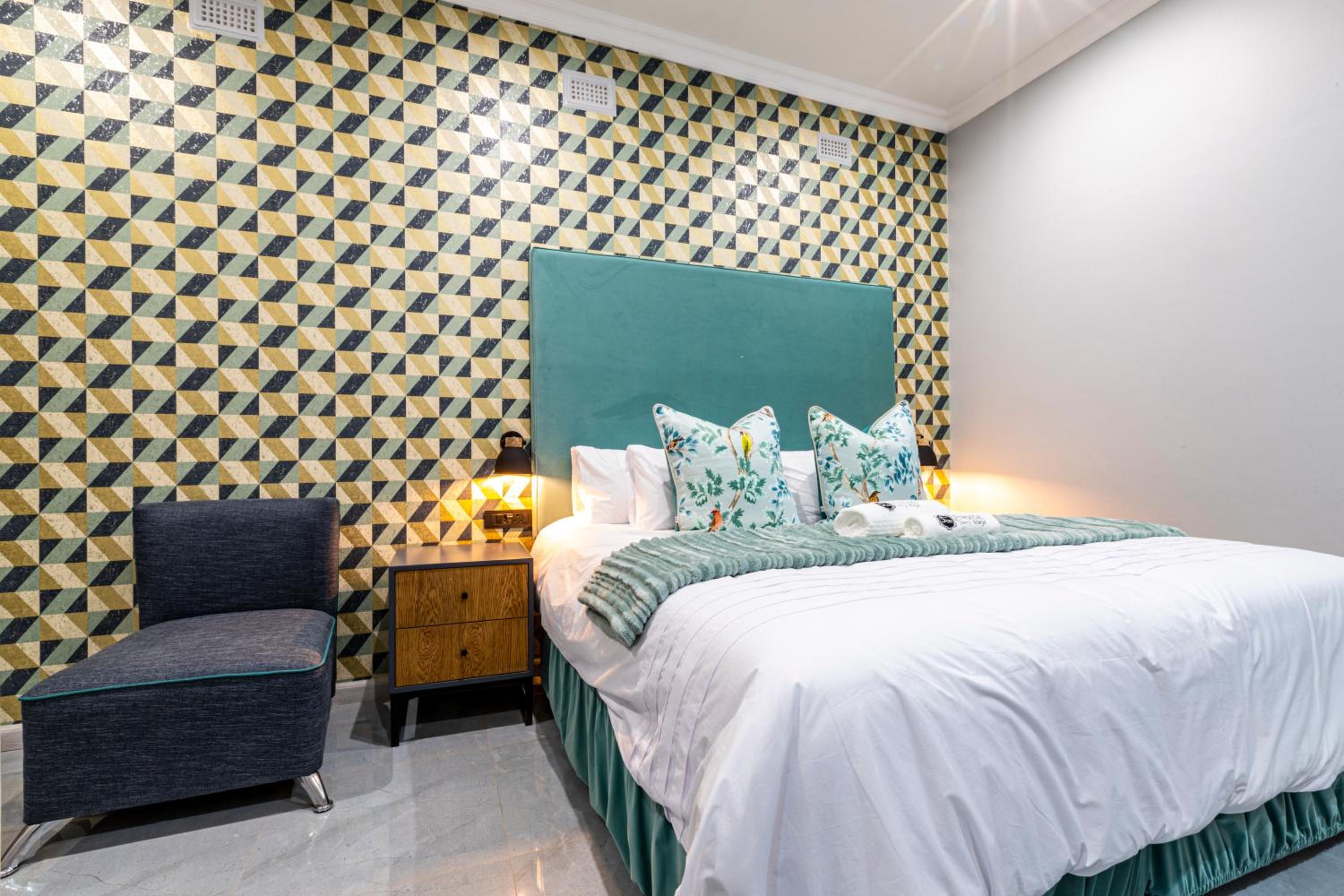 Superior King Room - Photo 4