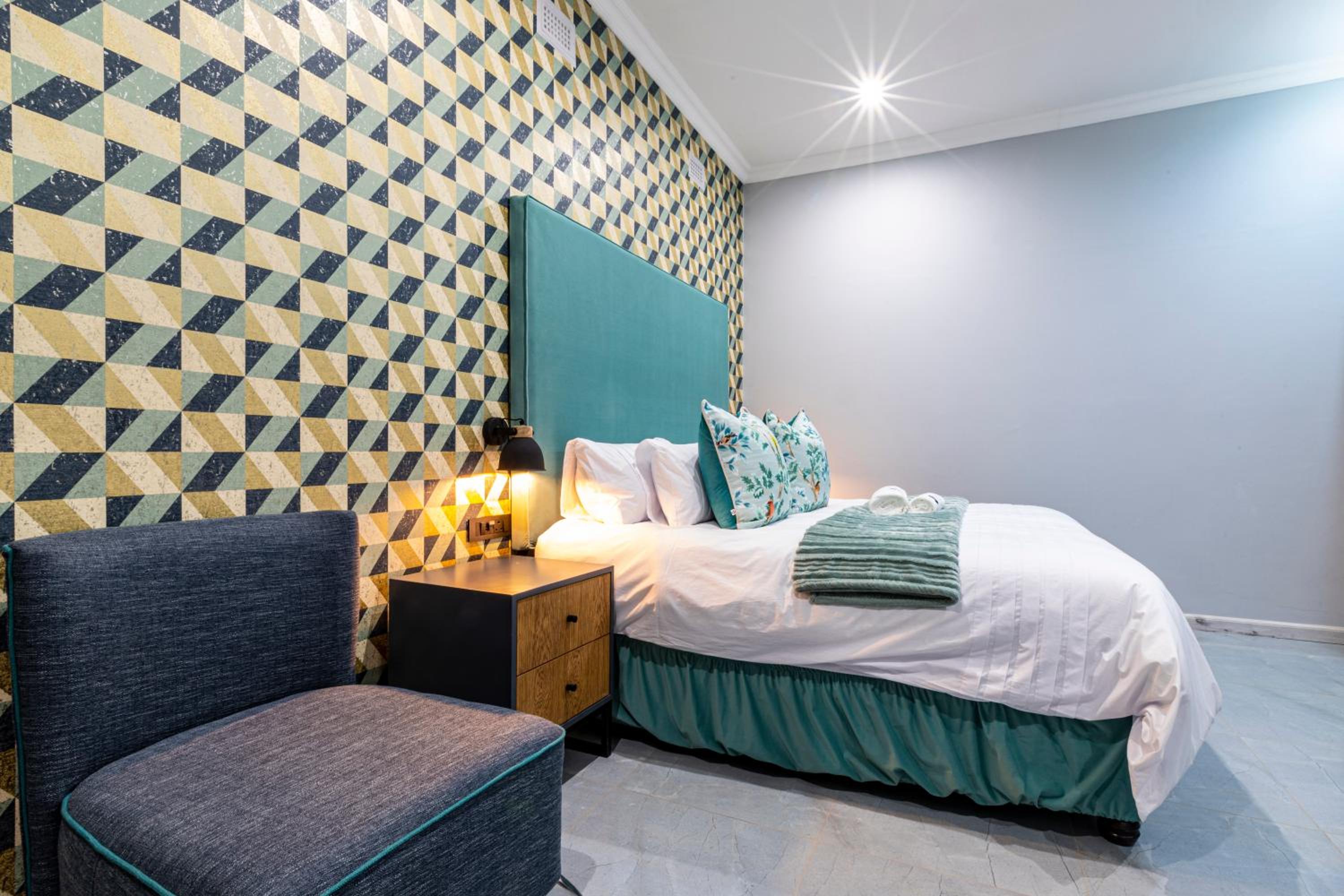 Superior King Room - Photo 5