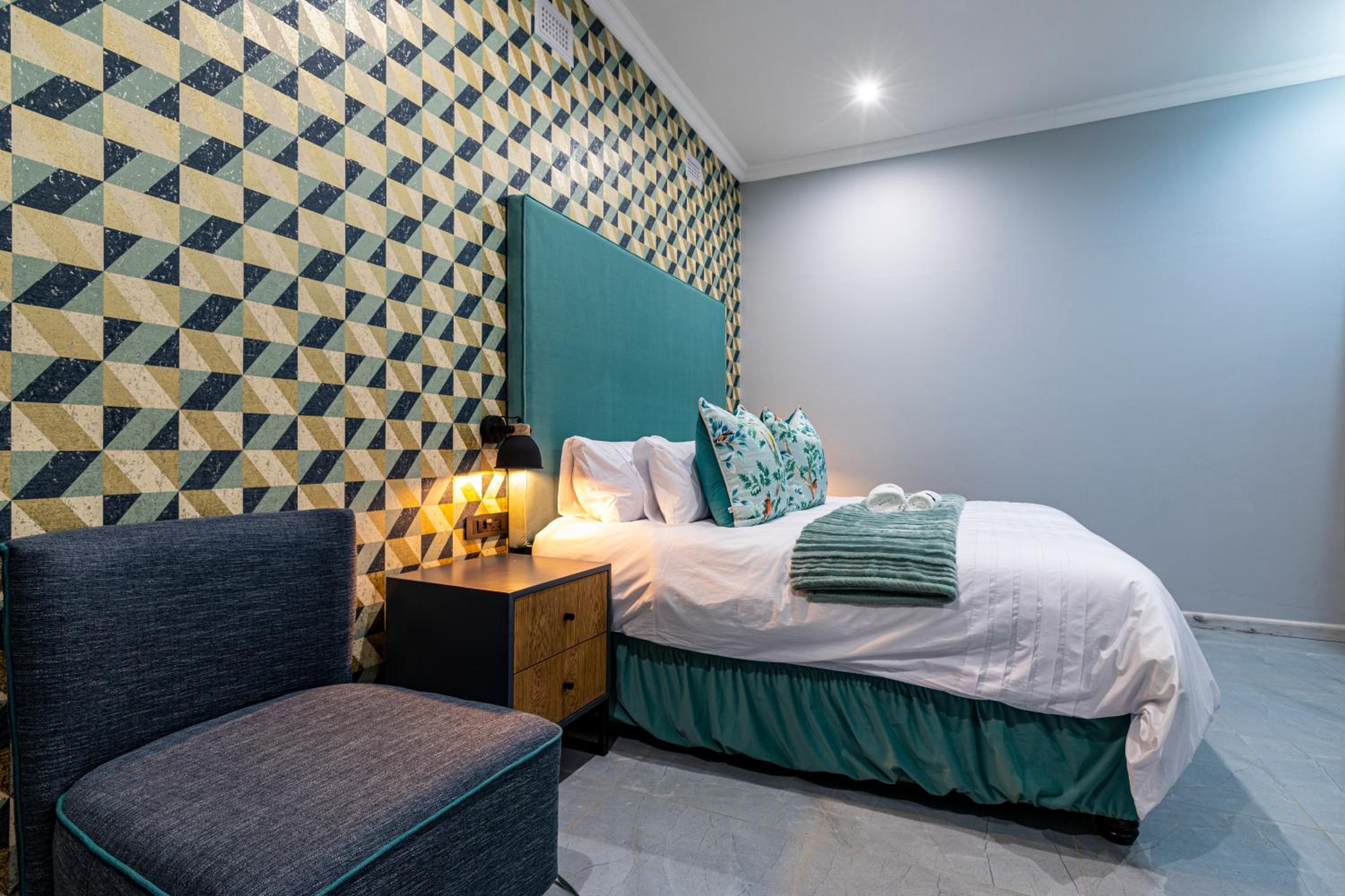 Superior King Room - Photo 19