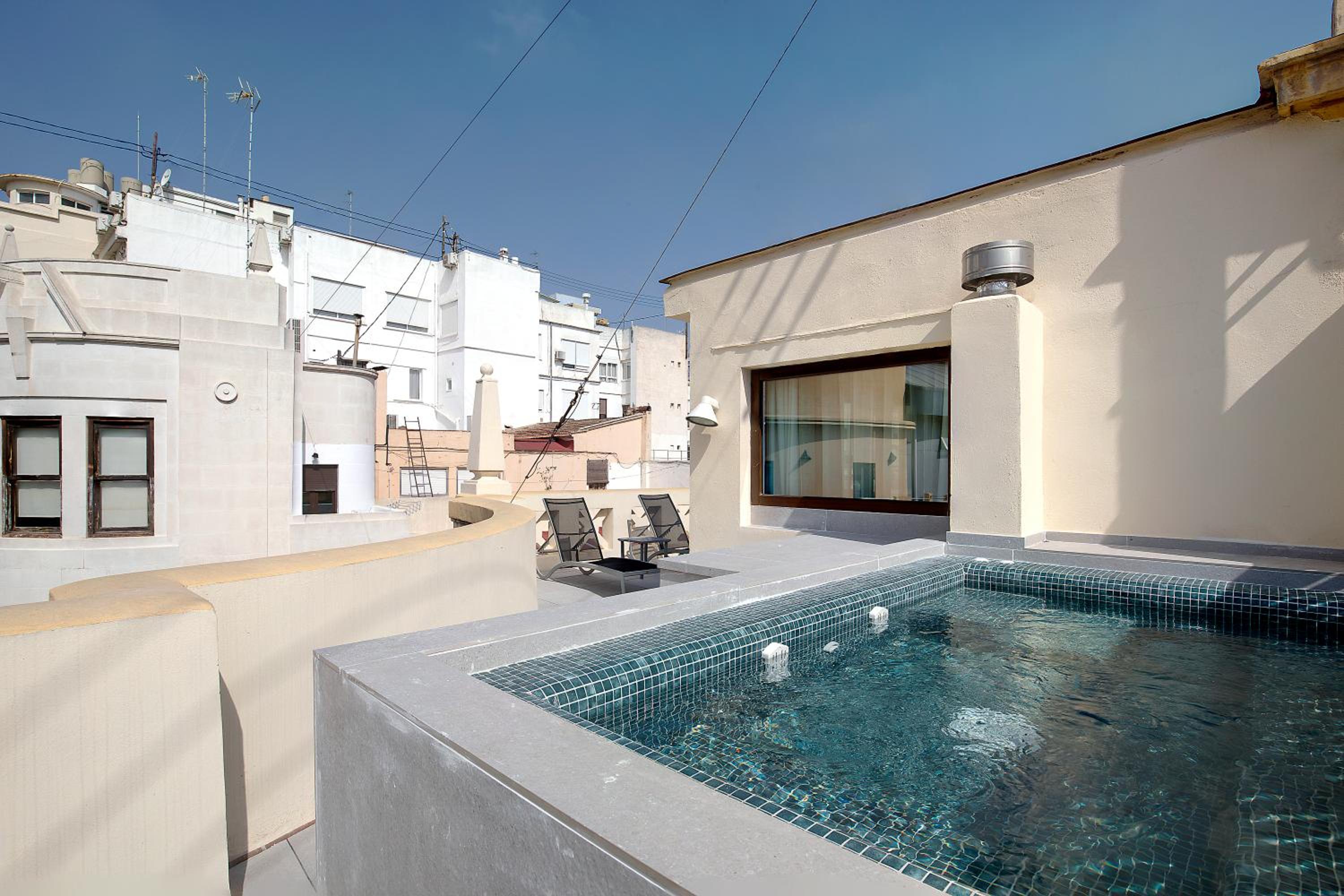 Junior Suite with Private Pool thumbnail 6