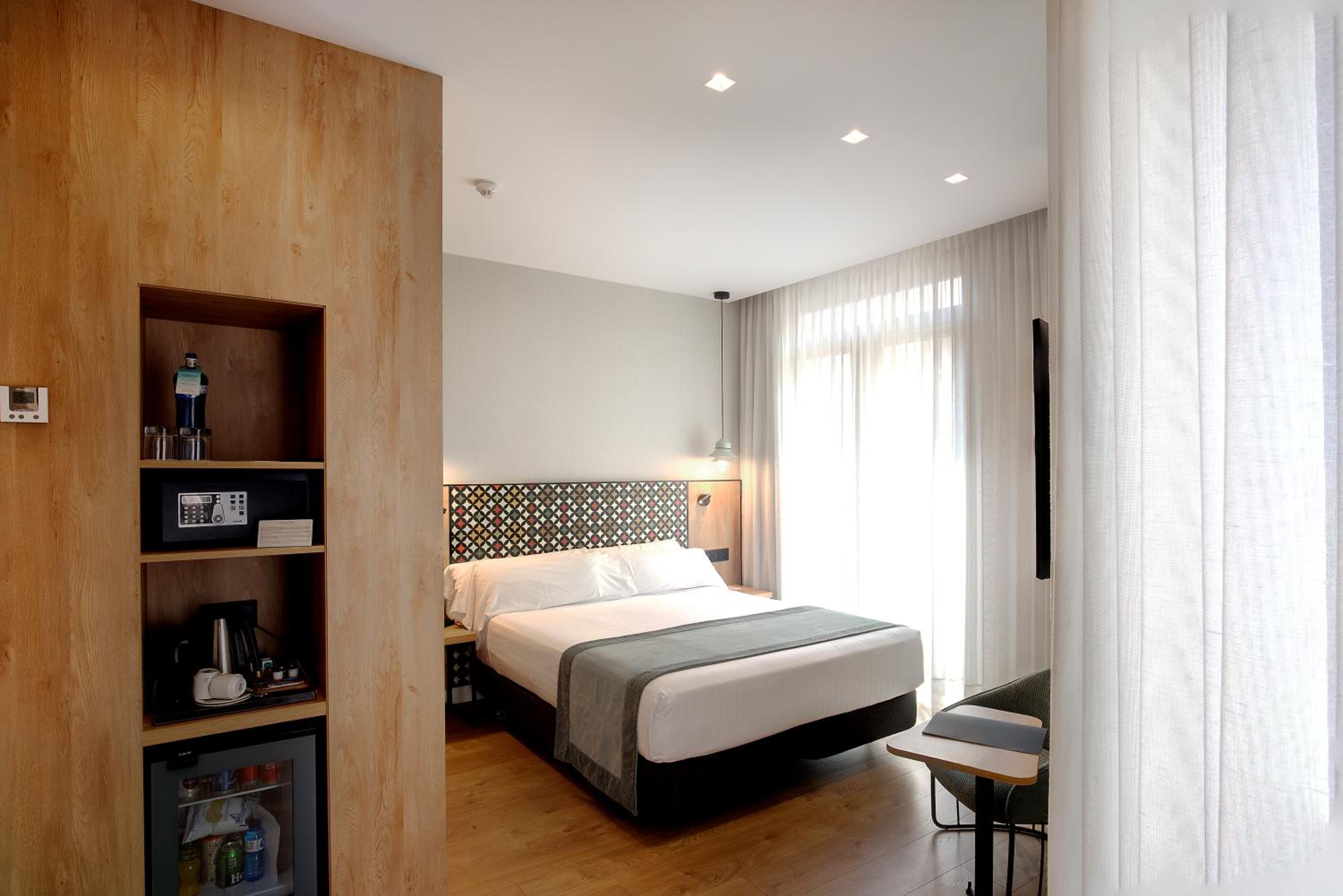 Superior Double or Twin Room with Terrace and Pool