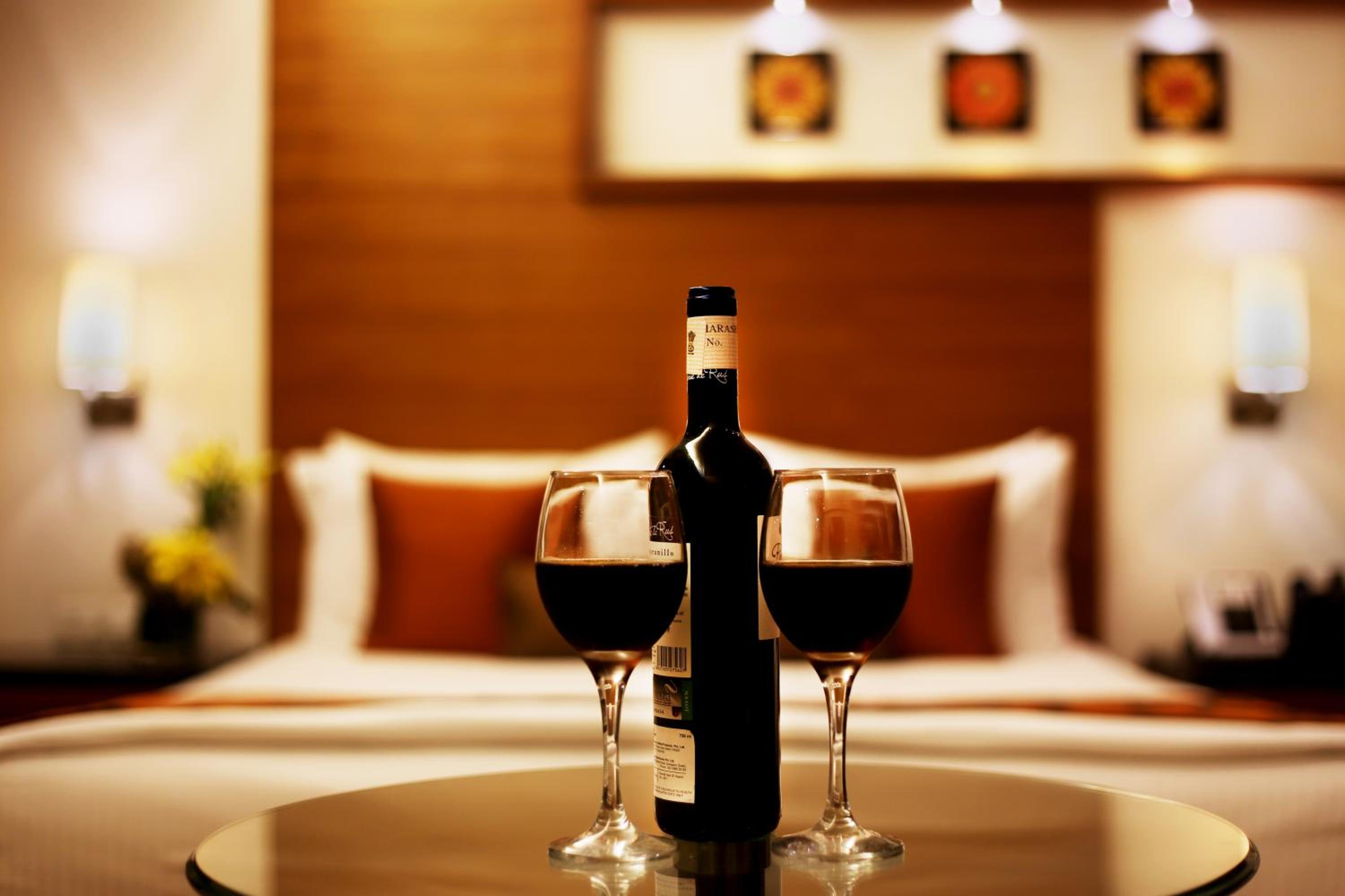 Deluxe Room  with Bathtub & 15% Discount on Food & Soft Beverage & Laundry and 20% discount on SPA services. photo 2