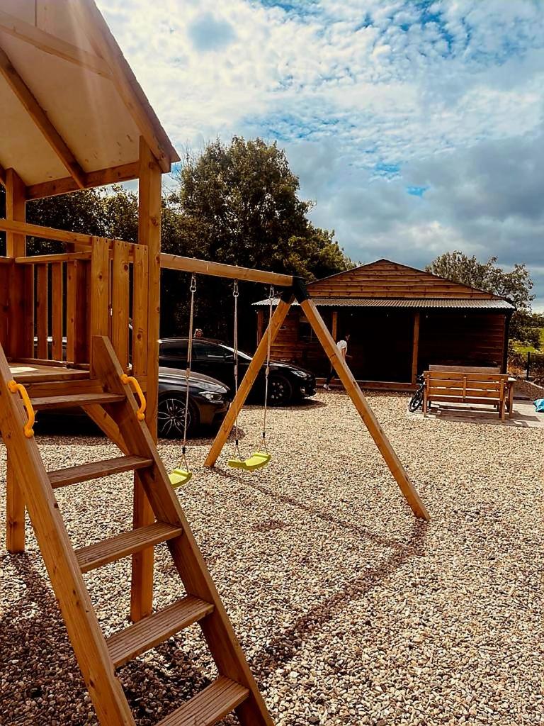 Three-Bedroom Chalet - Photo 2