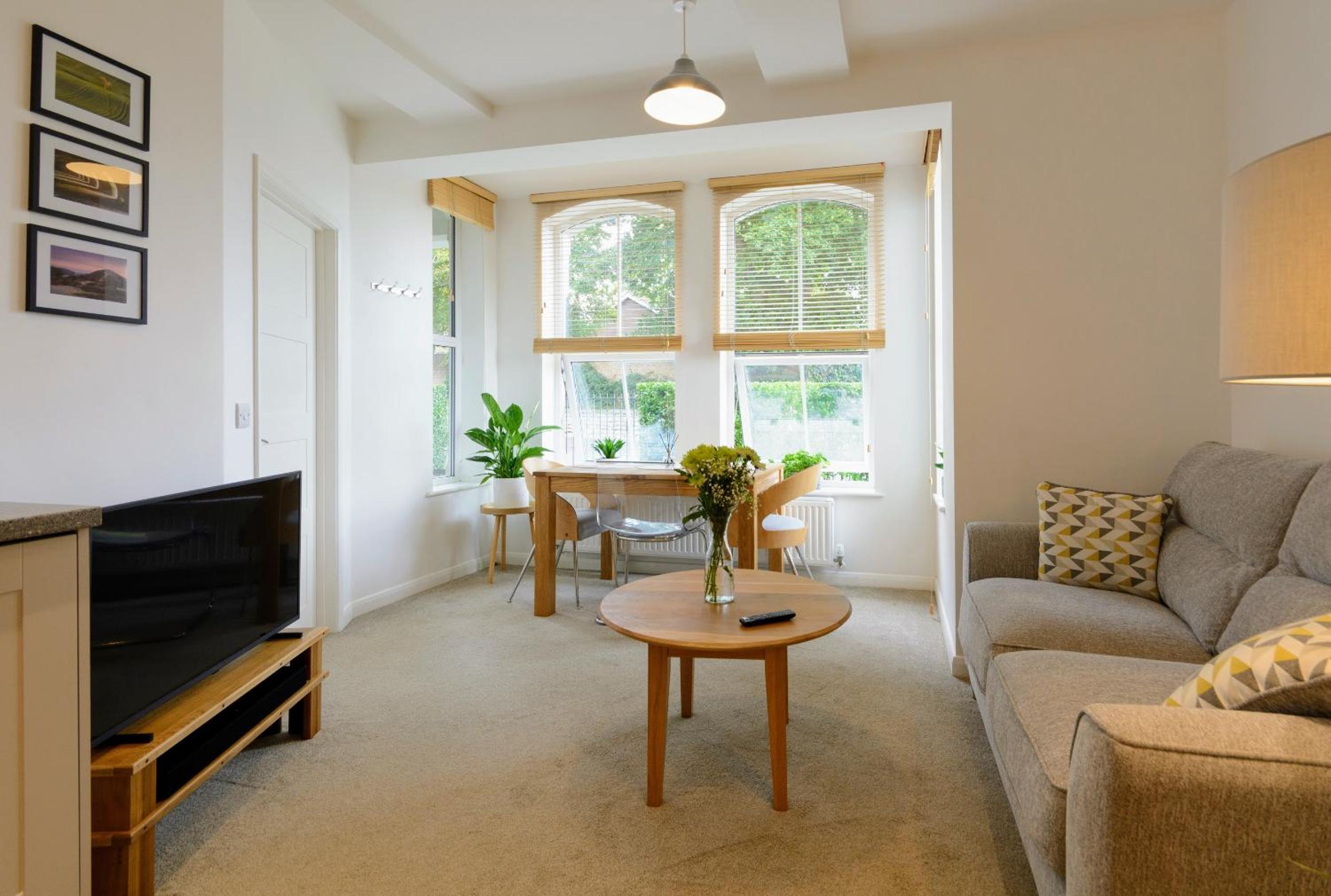 One-Bedroom Standard Apartment photo 2