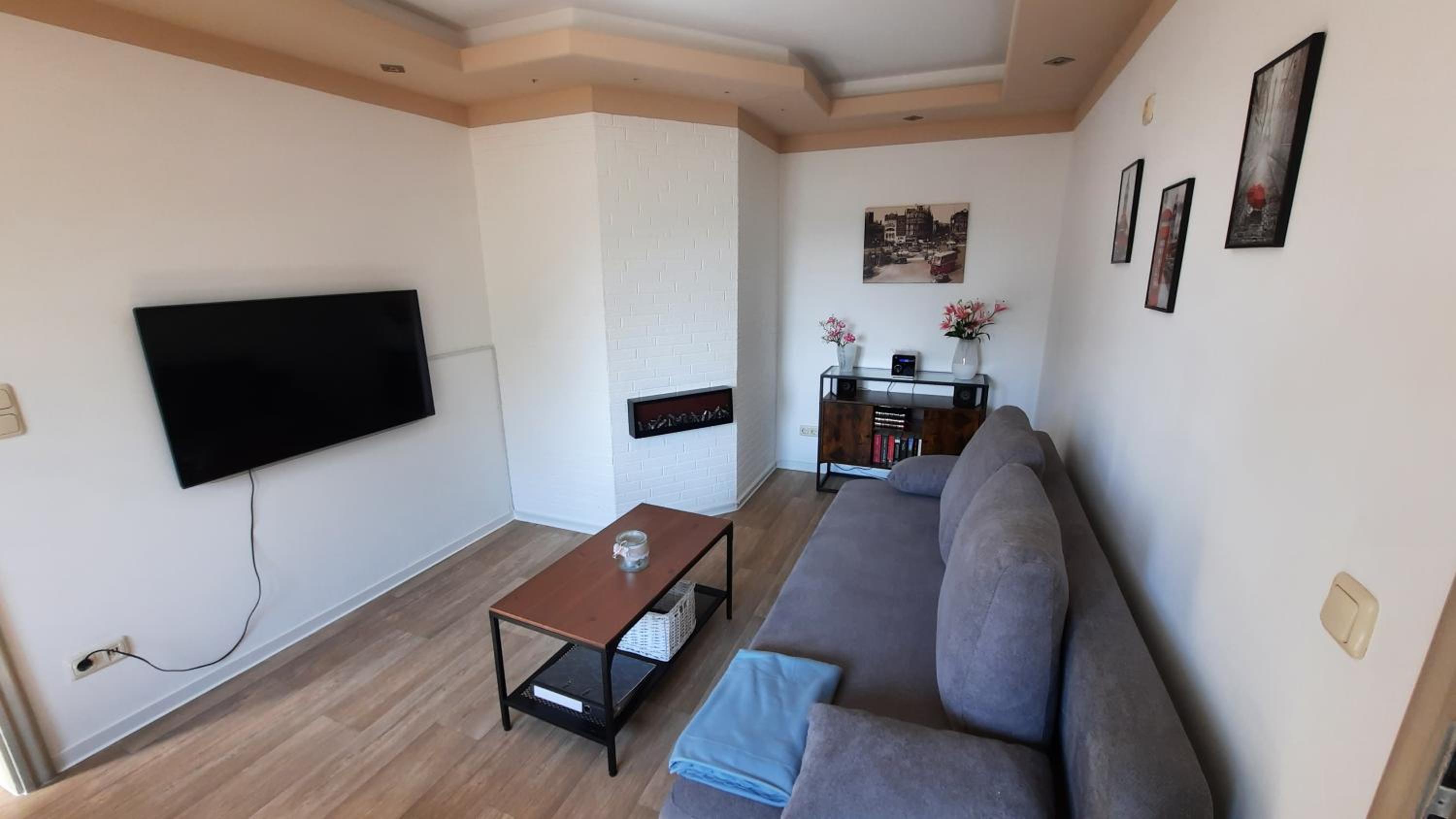 One-Bedroom Apartment photo 2