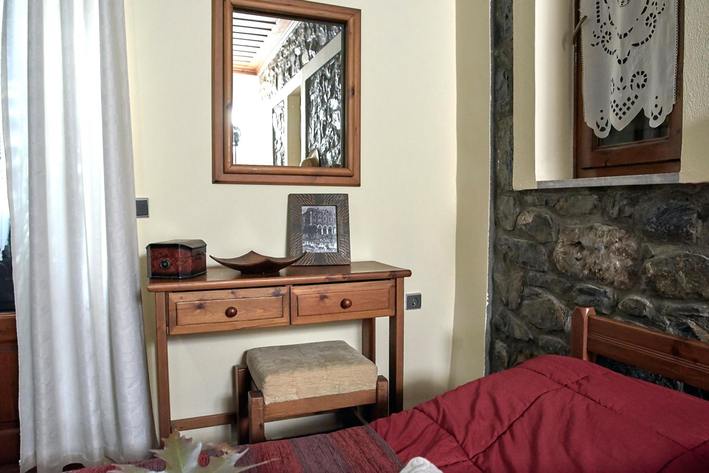 Suite with Mountain View - Photo 3
