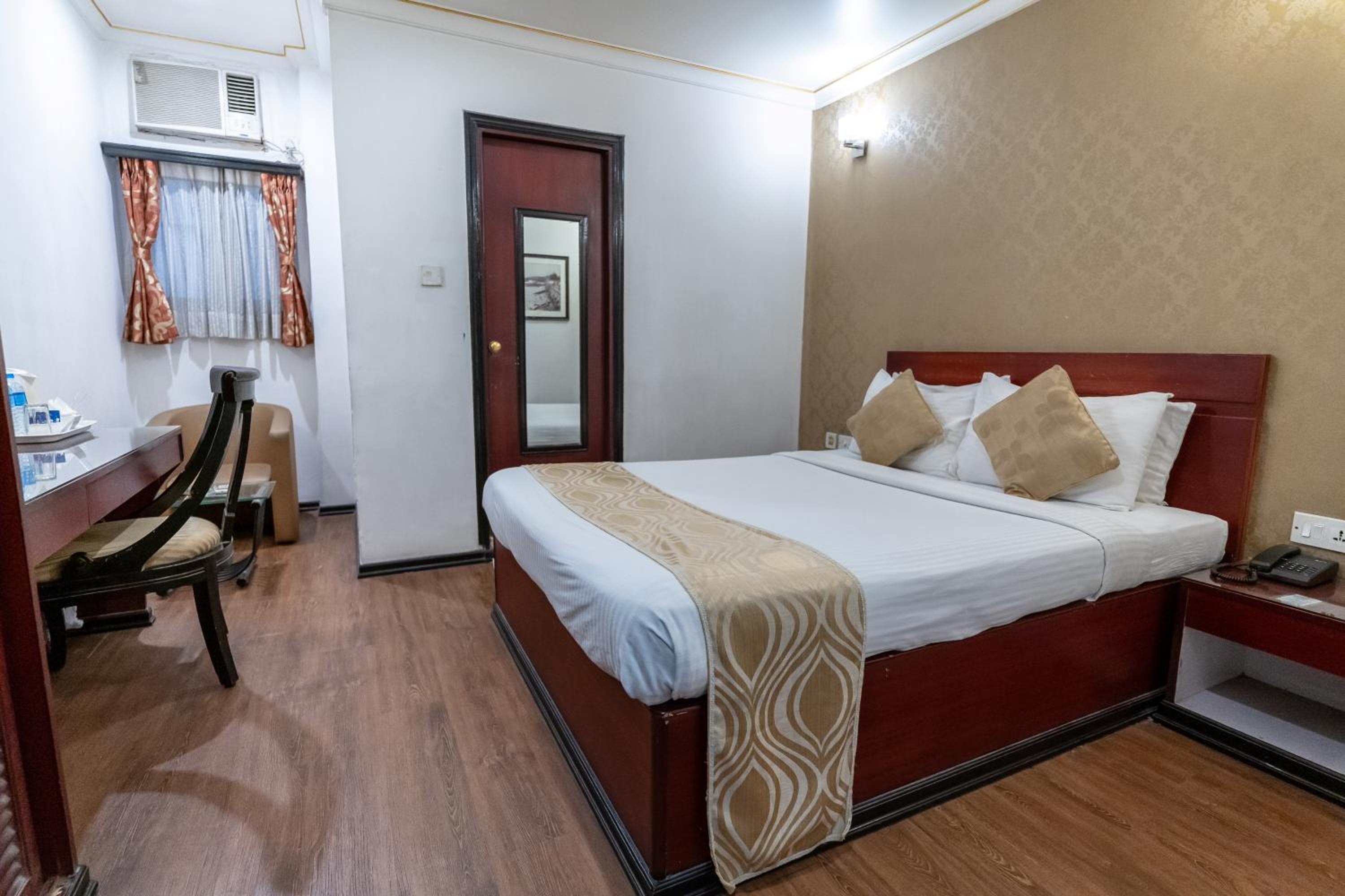 Deluxe Room - Photo 5