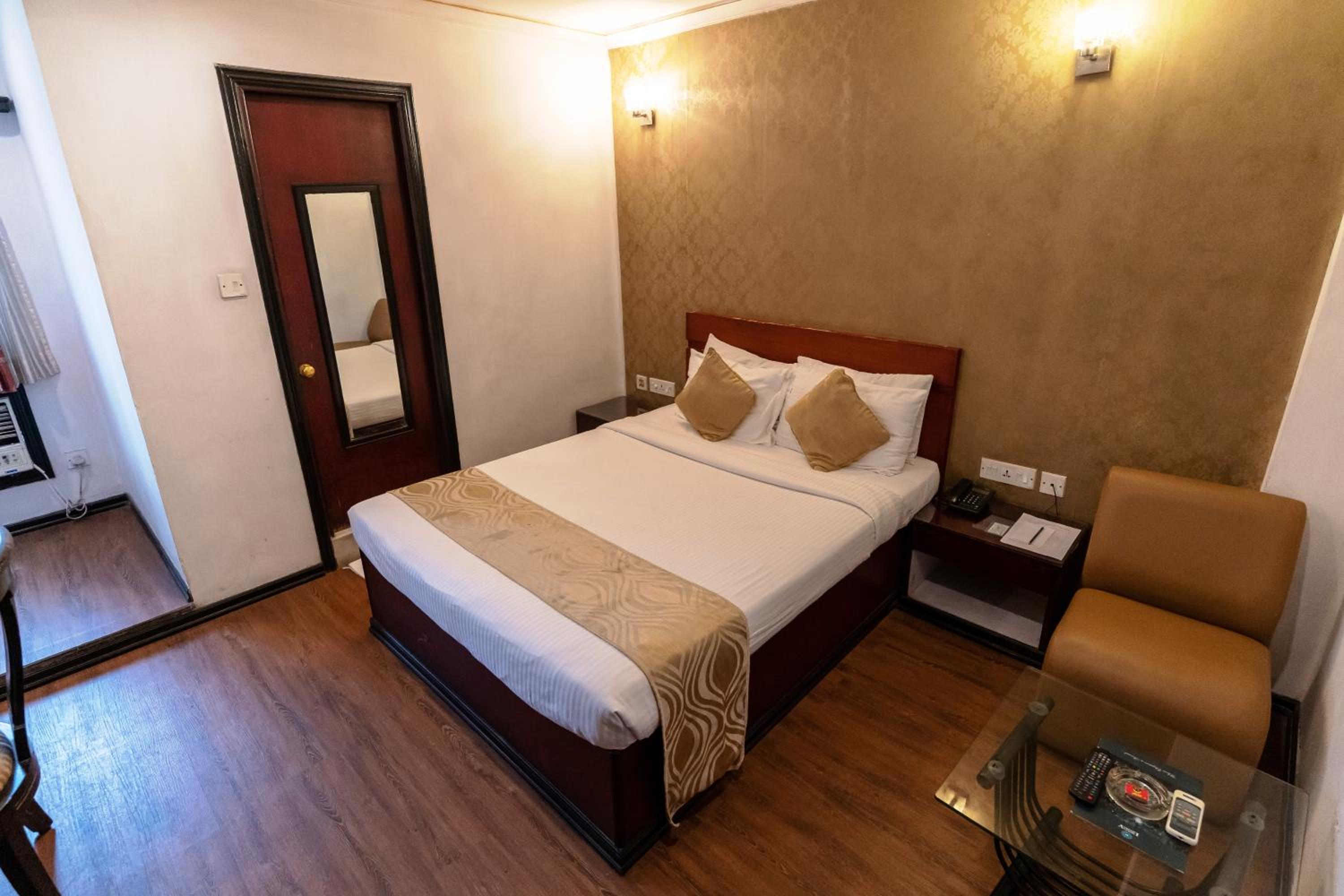 Deluxe Room - Photo 8