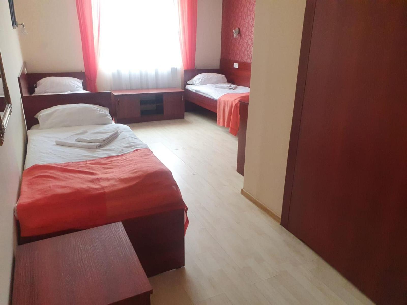 Basic Triple Room photo 3