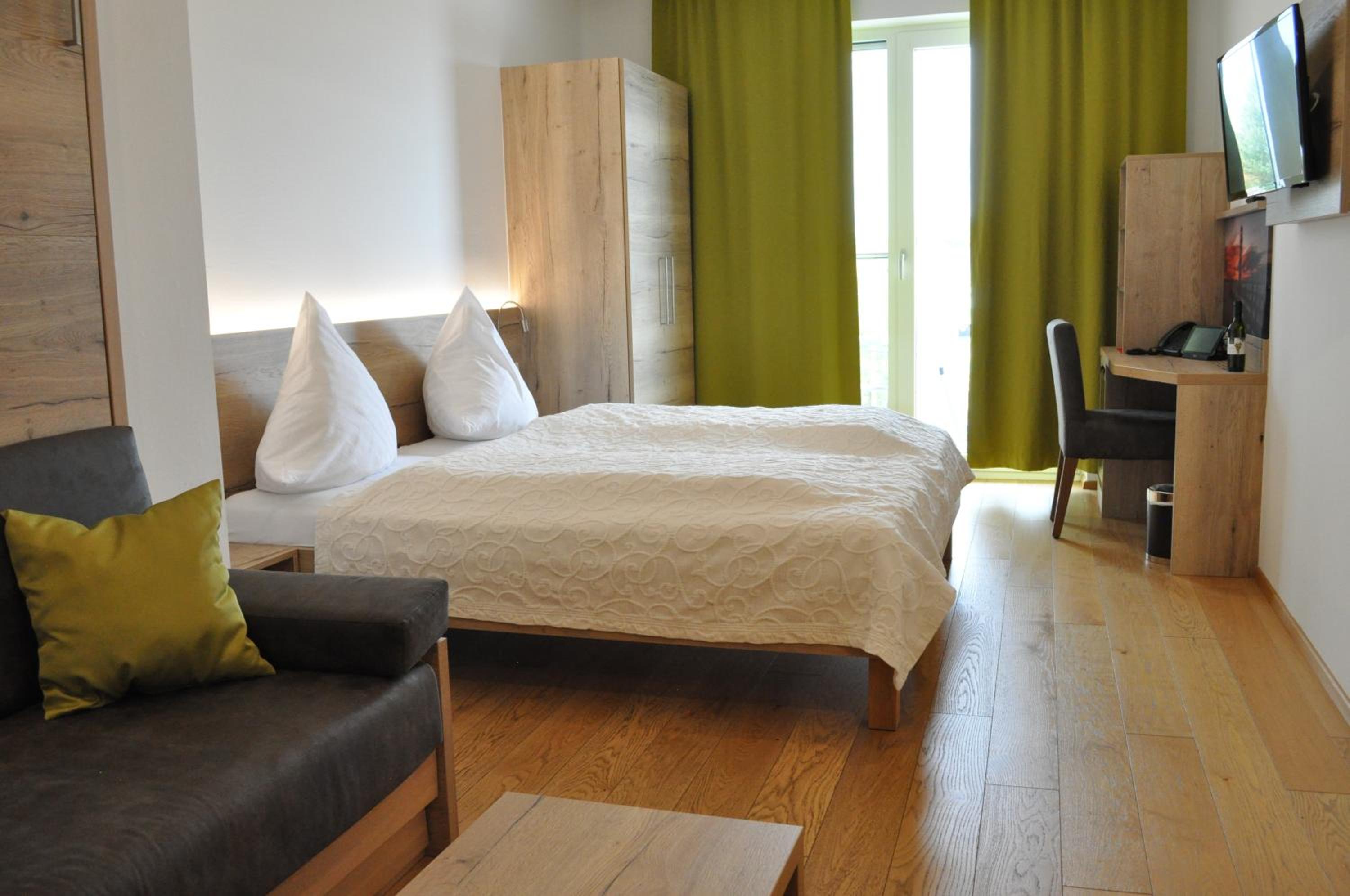 Double or Twin Room with City View photo 1