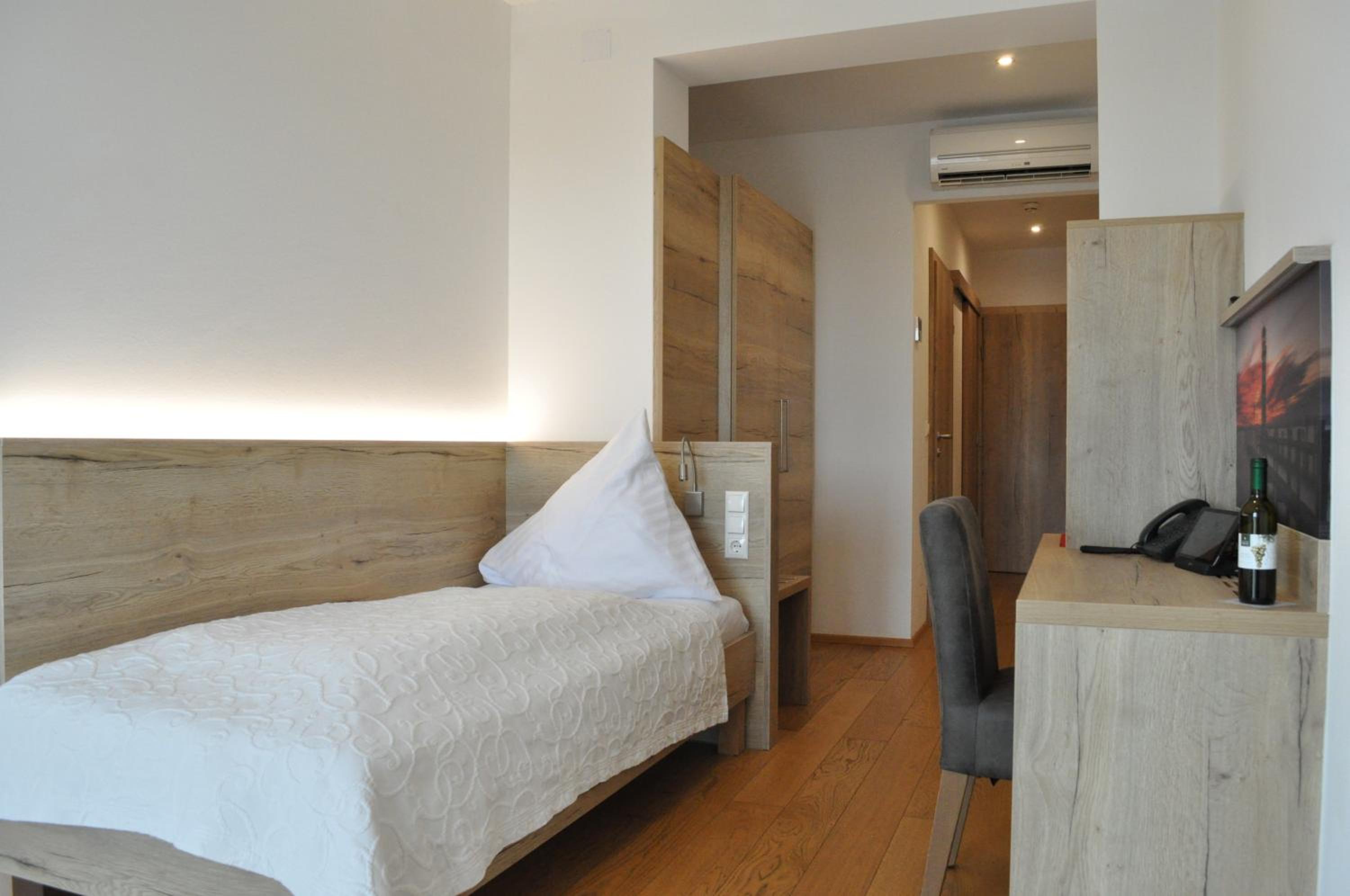 Single Room with Balcony photo 3