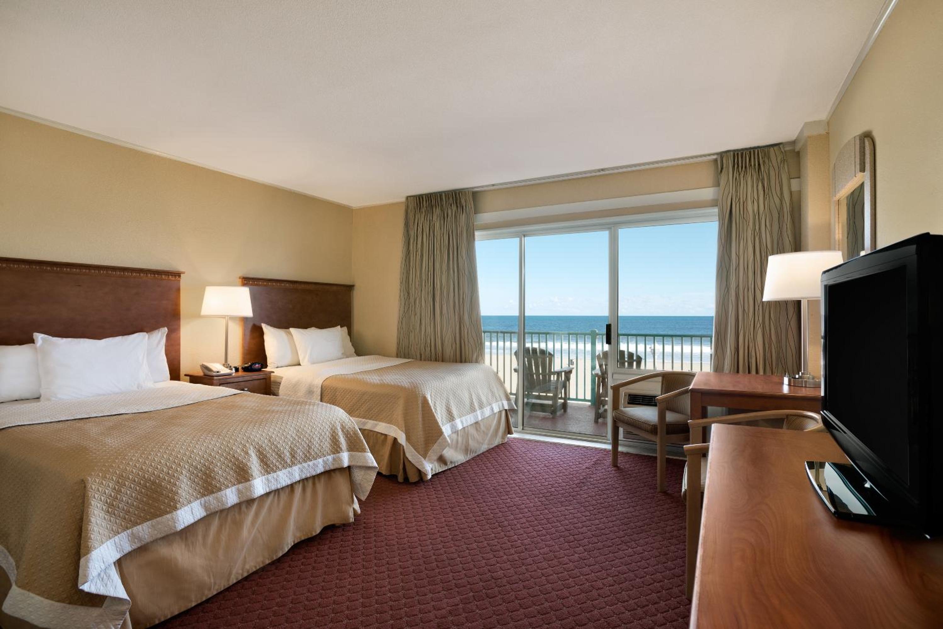 Oceanfront Double Room with Two Double Beds and Roll-In Shower - Mobility Accessible/Non-Smoking photo 2