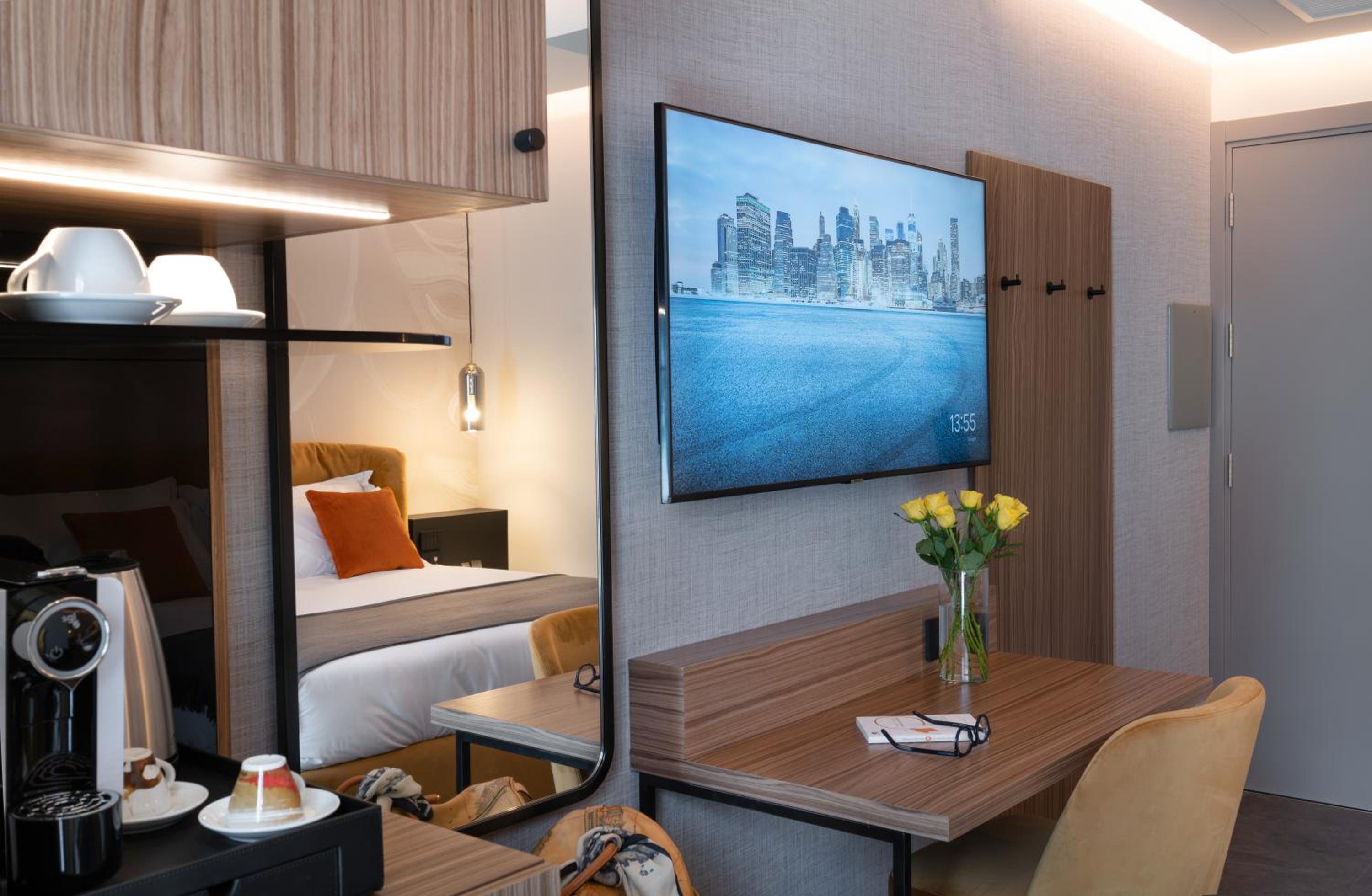 Deluxe King Room - Photo 1