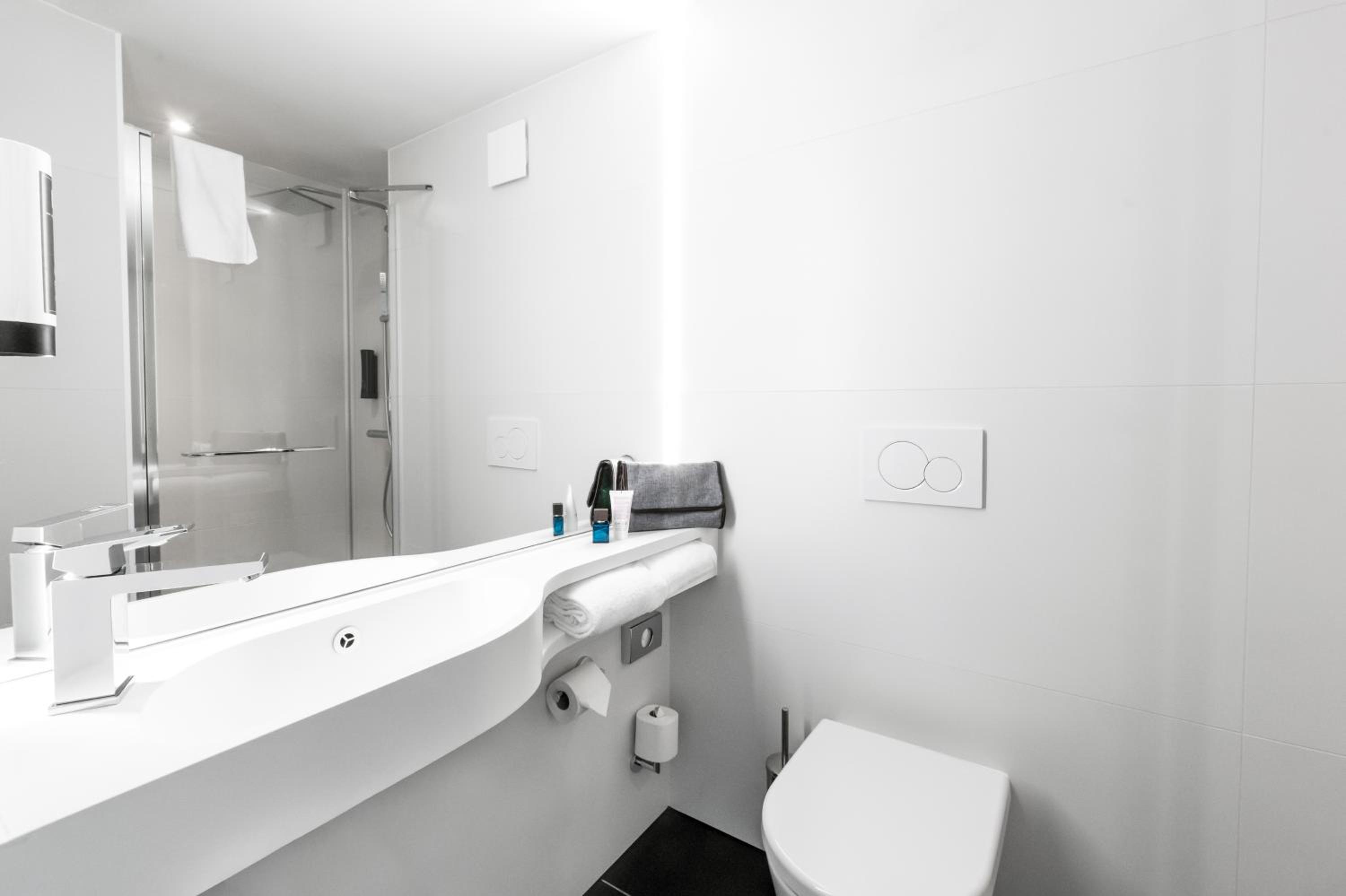 Standard Double Room - Photo 3