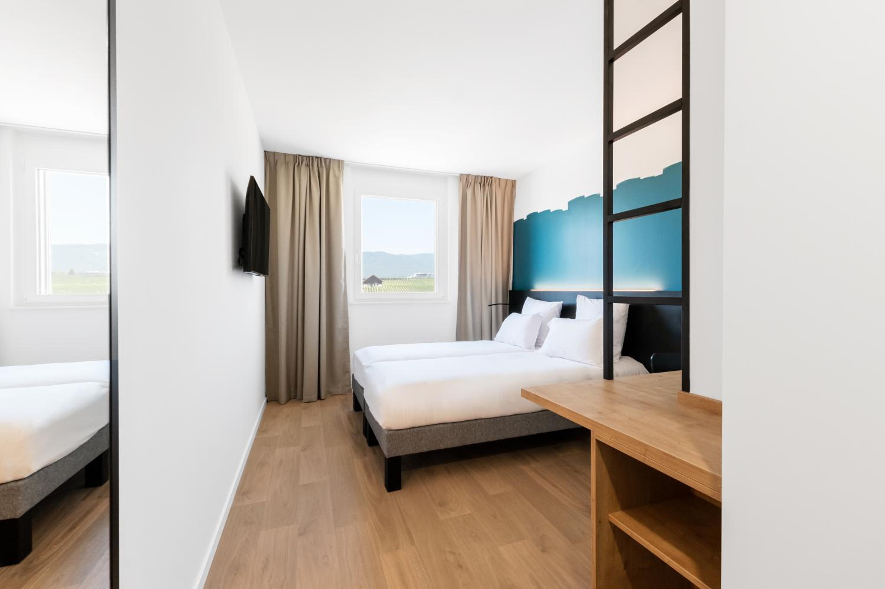 Standard Twin Room - Photo 4
