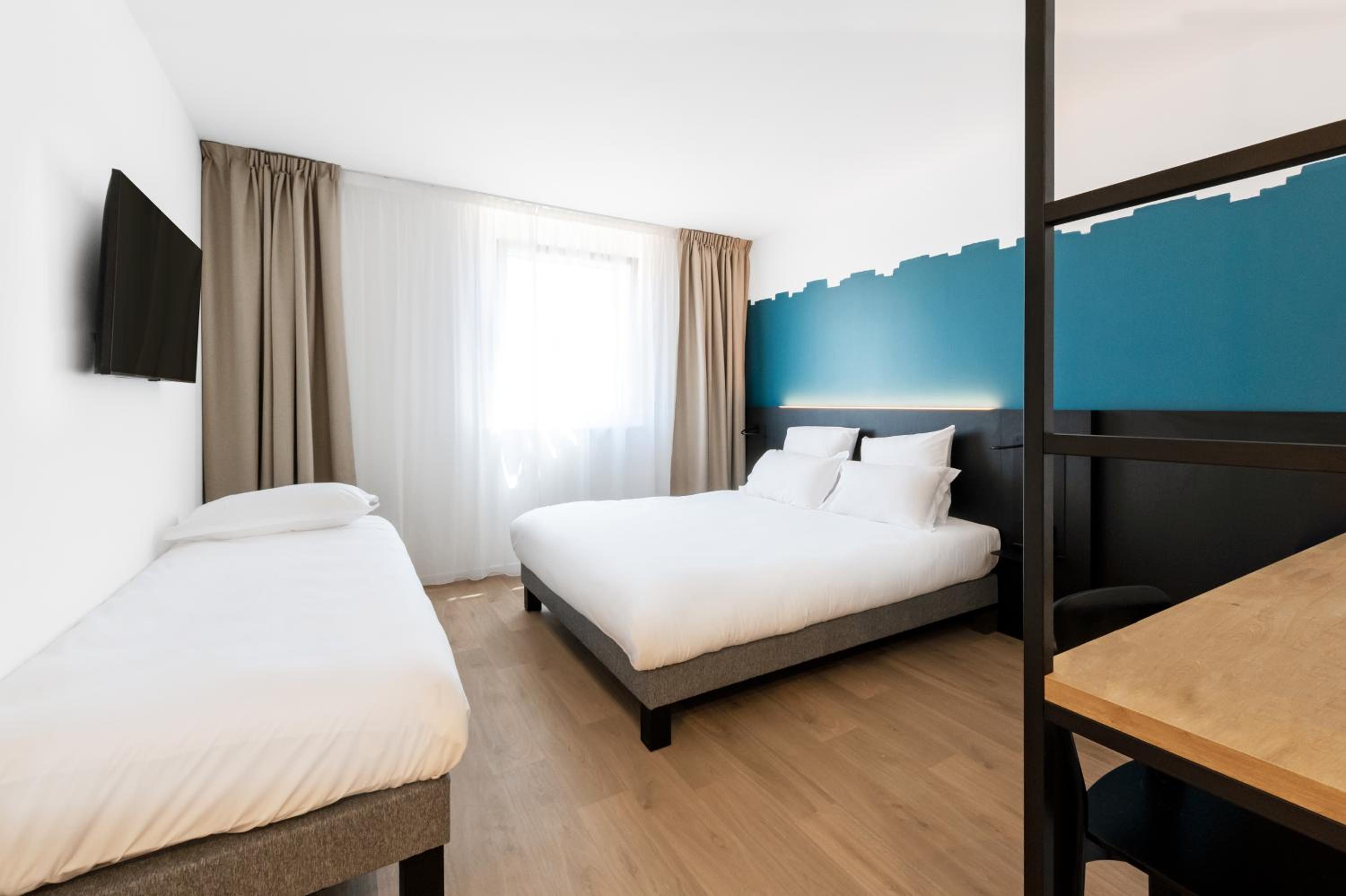 Large Double Room - Photo 1