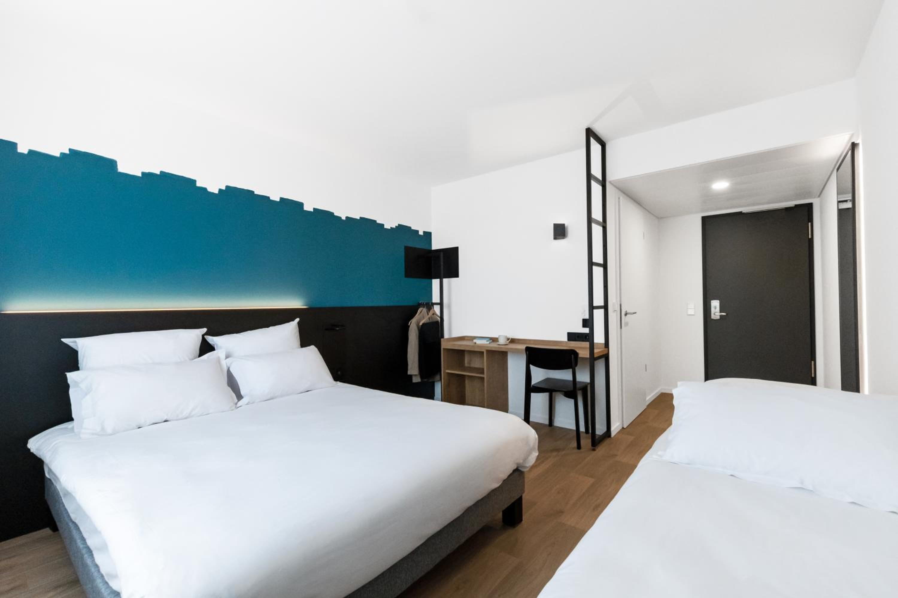 Large Double Room - Photo 3