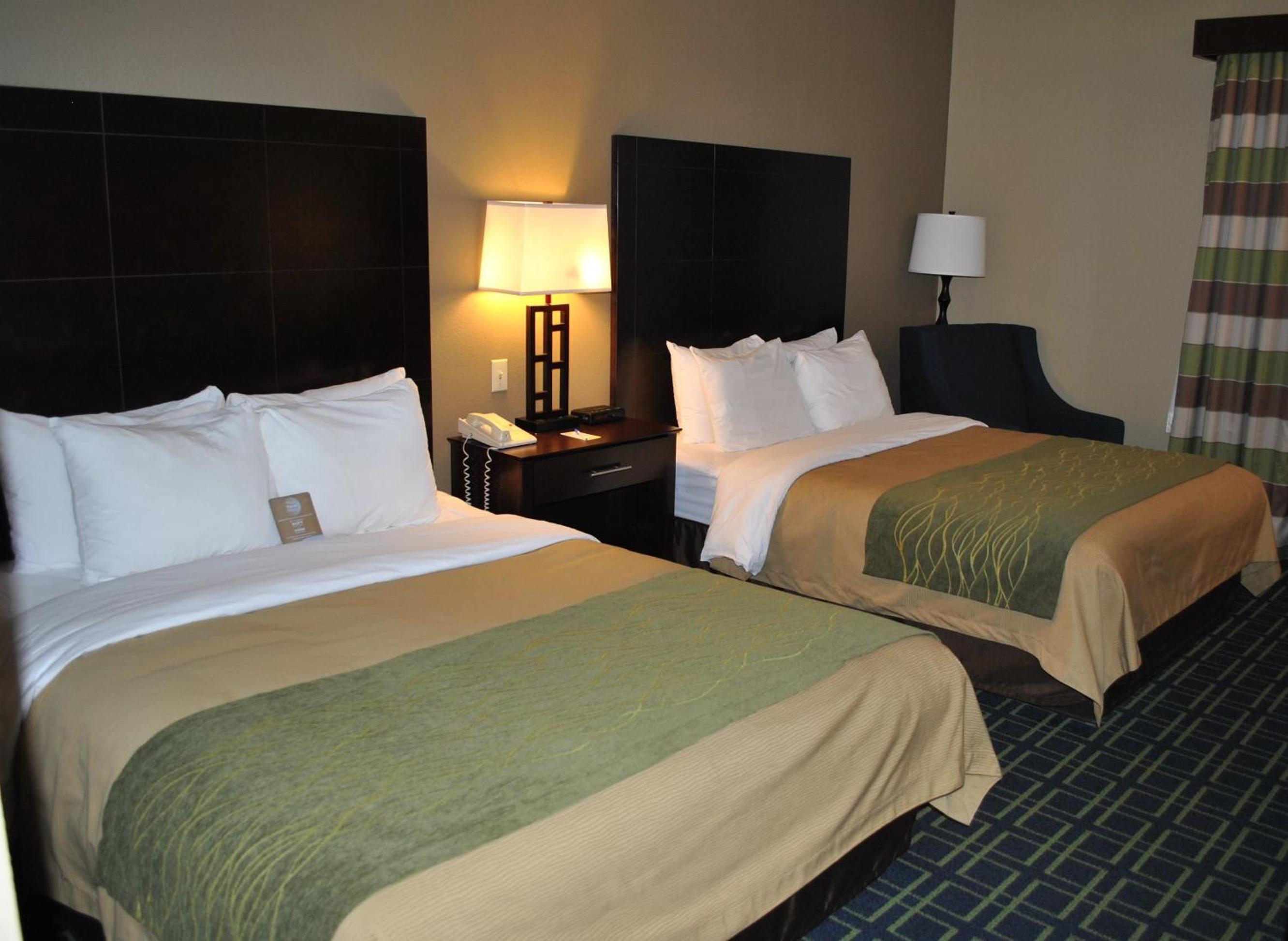 Queen Room with Two Queen Beds - Non-Smoking - Photo 4