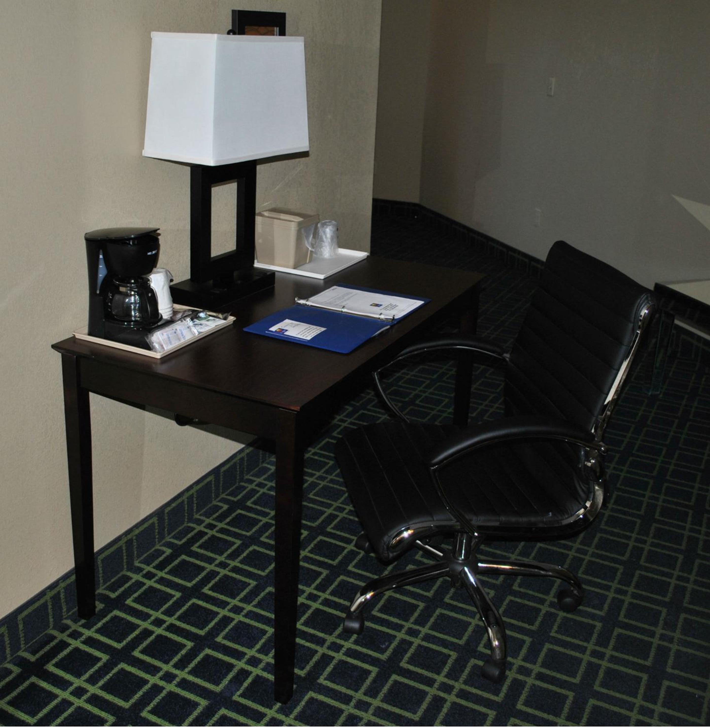 Queen Room with Two Queen Beds - Non-Smoking - Photo 1
