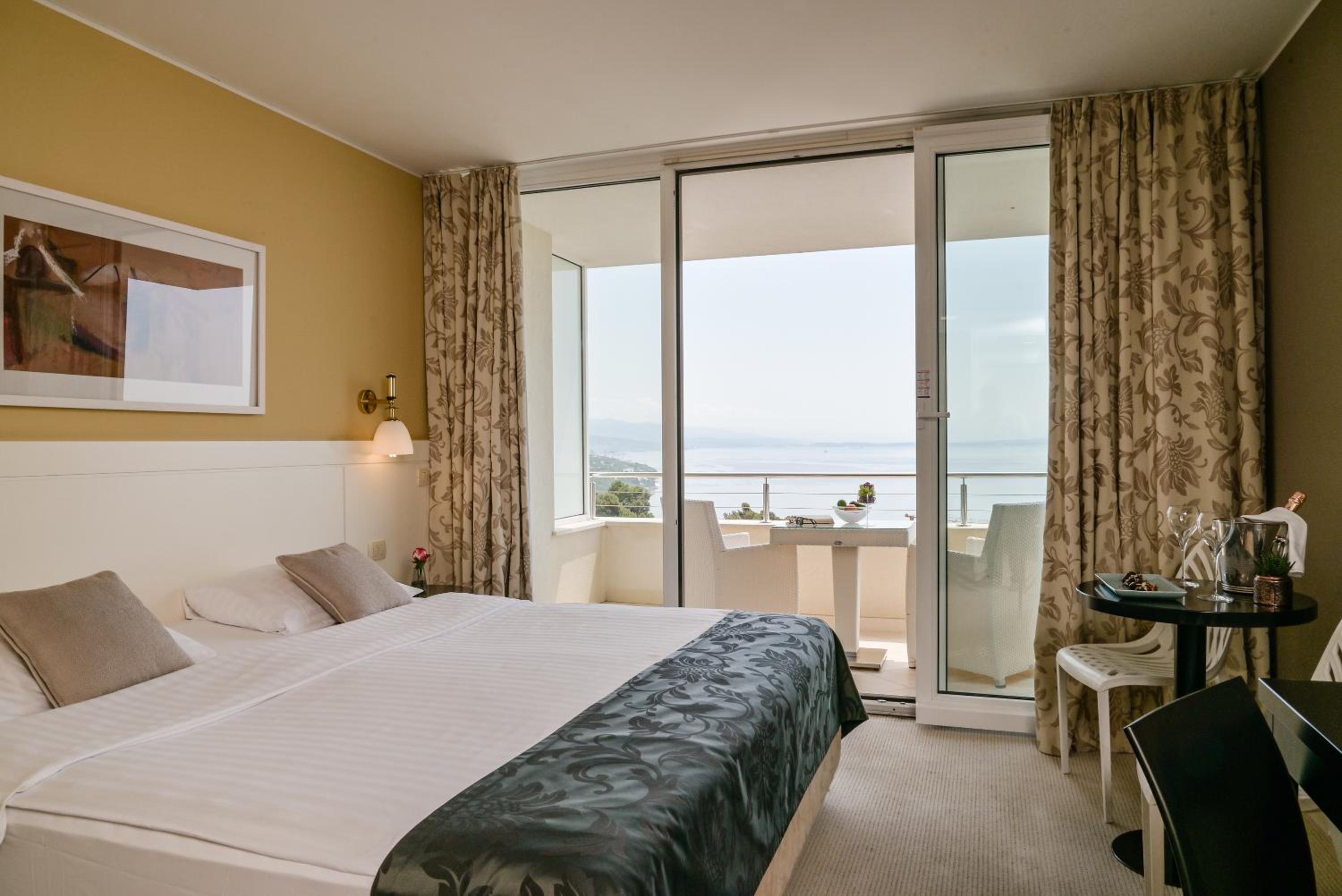 Habitación Doble o con Dos Camas Superior con Vista al Mar