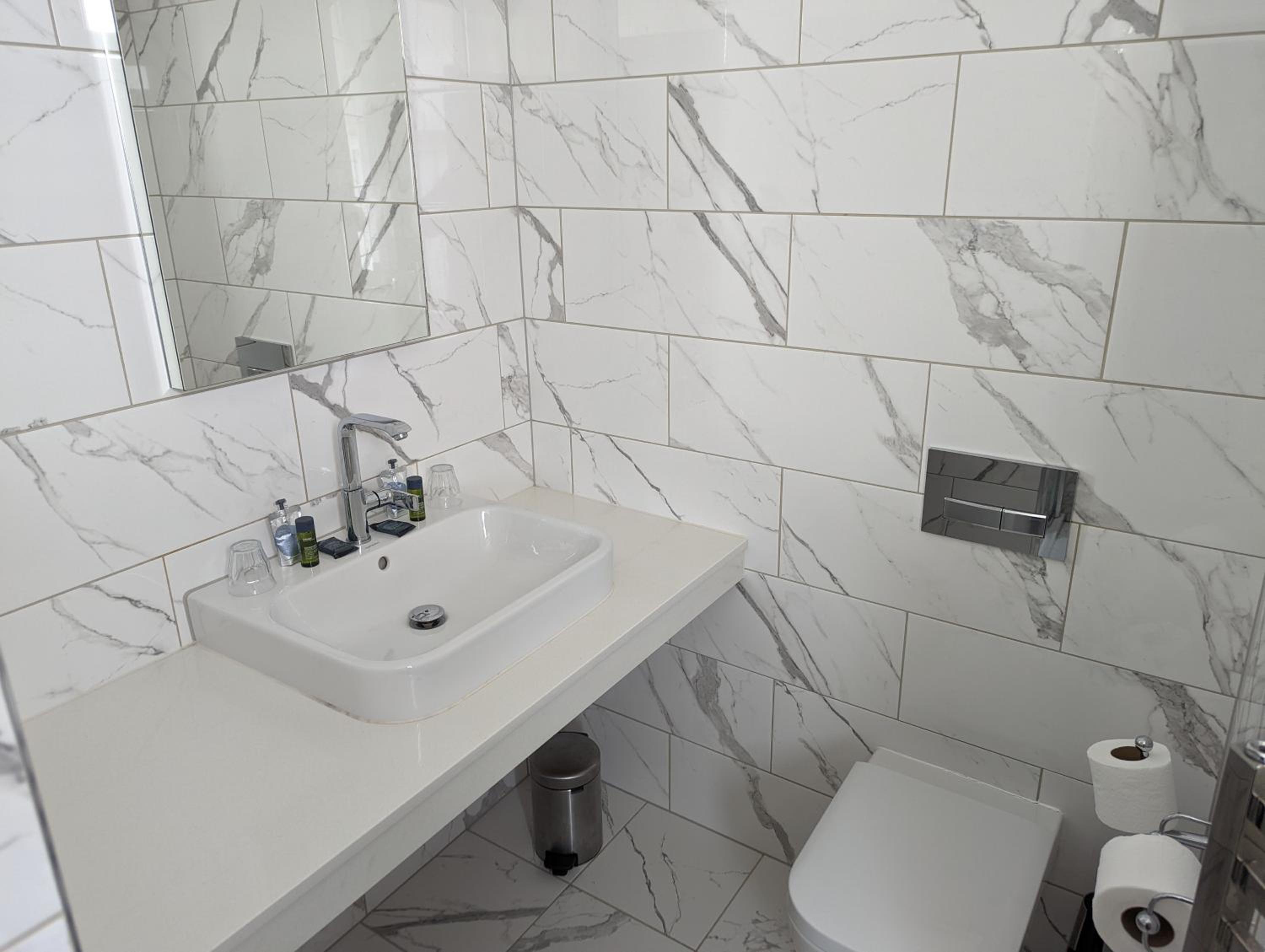 Luxury Suite - Photo 4