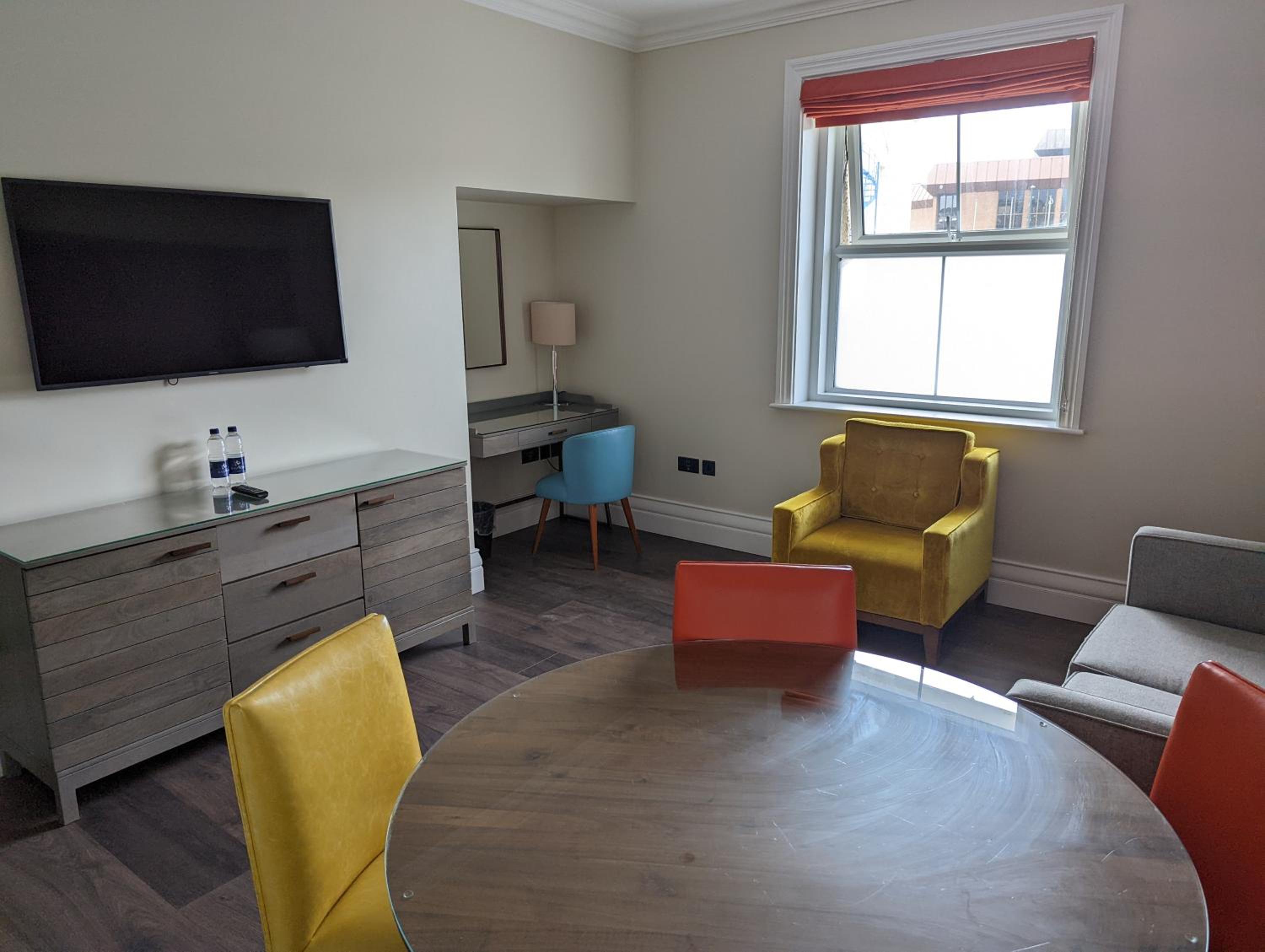 Luxury Suite - Photo 2