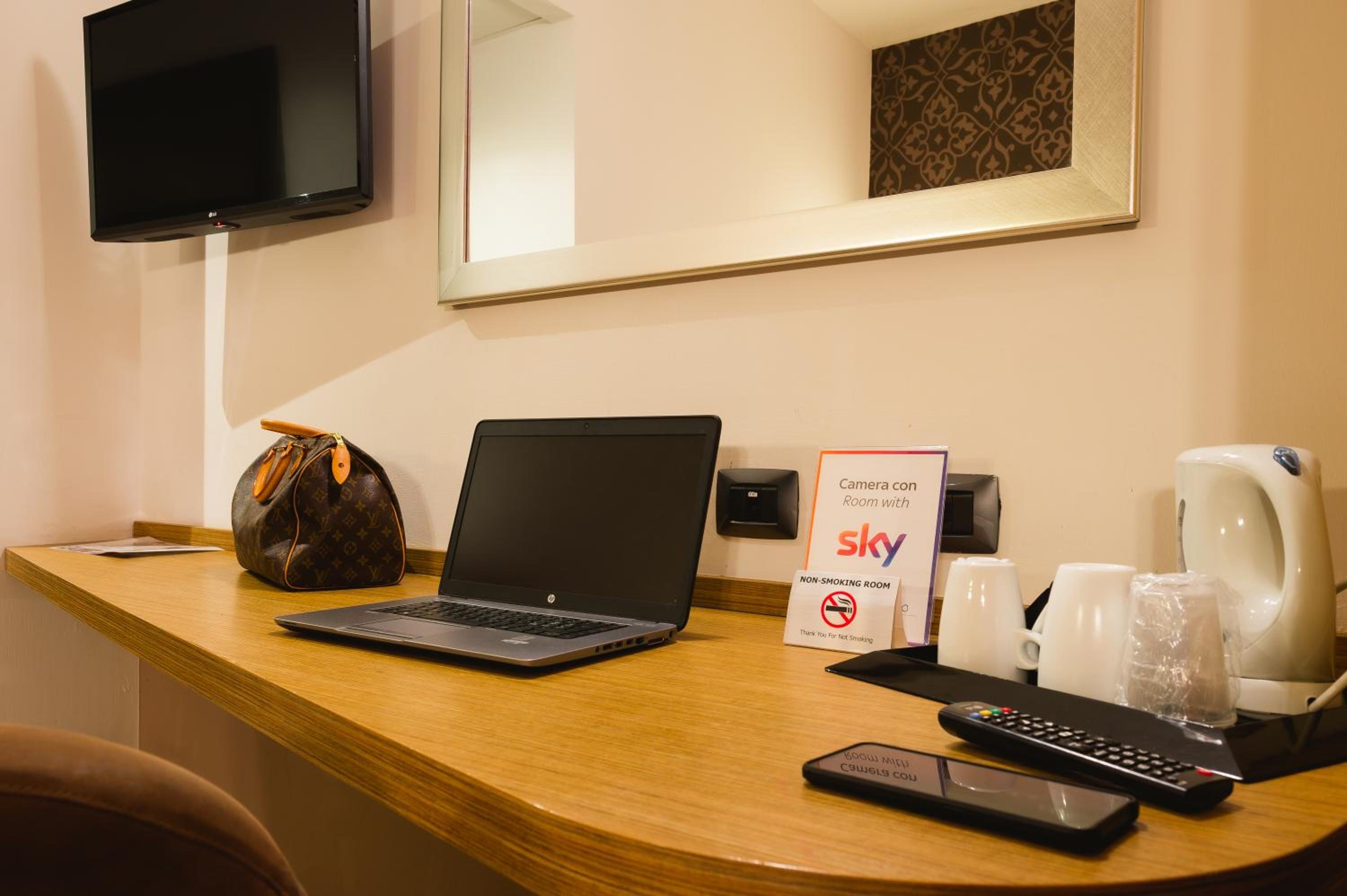 Standard Double or Twin Room - Photo 4