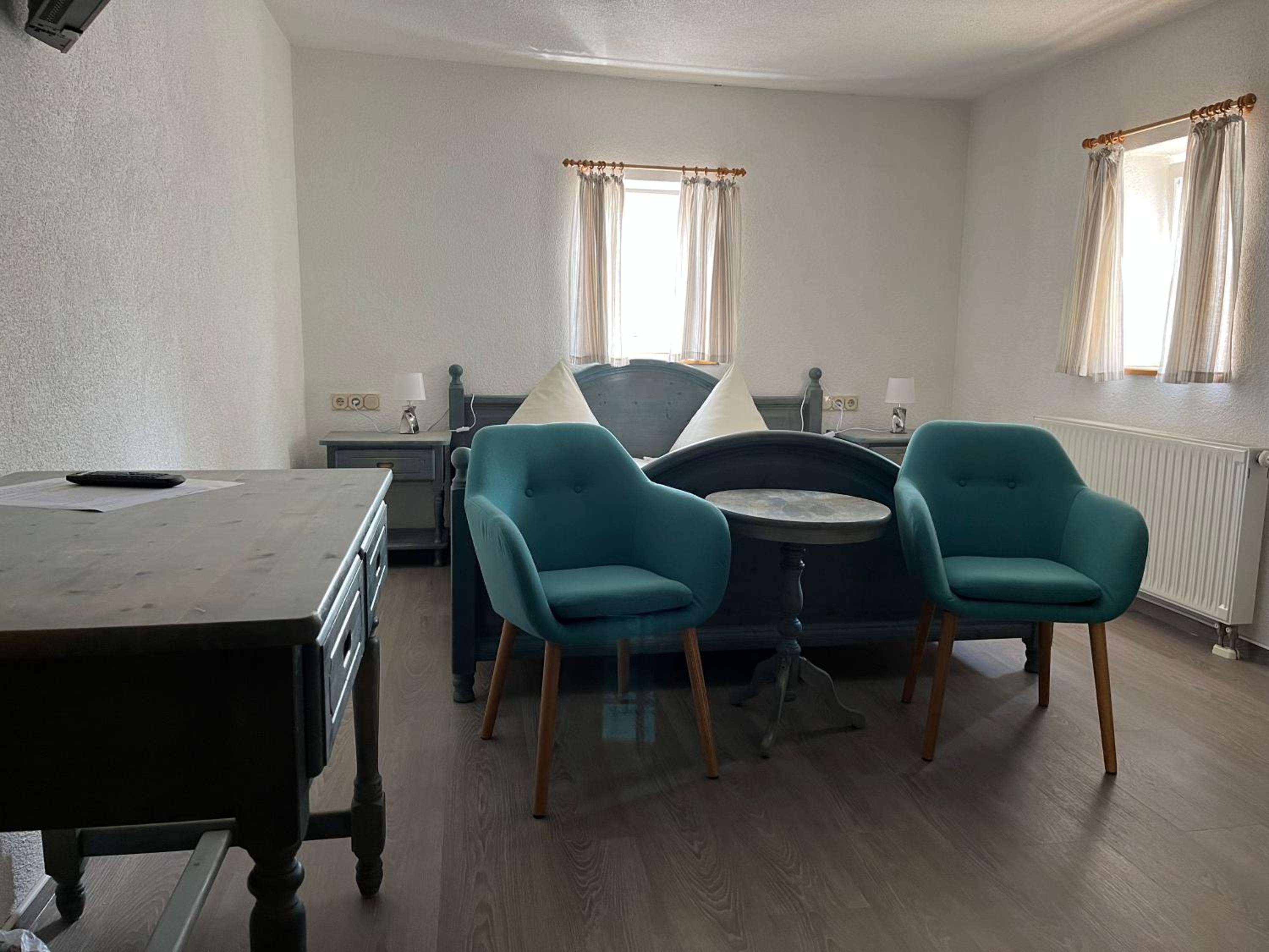 Basic Triple Room with Shared Bathroom photo 2