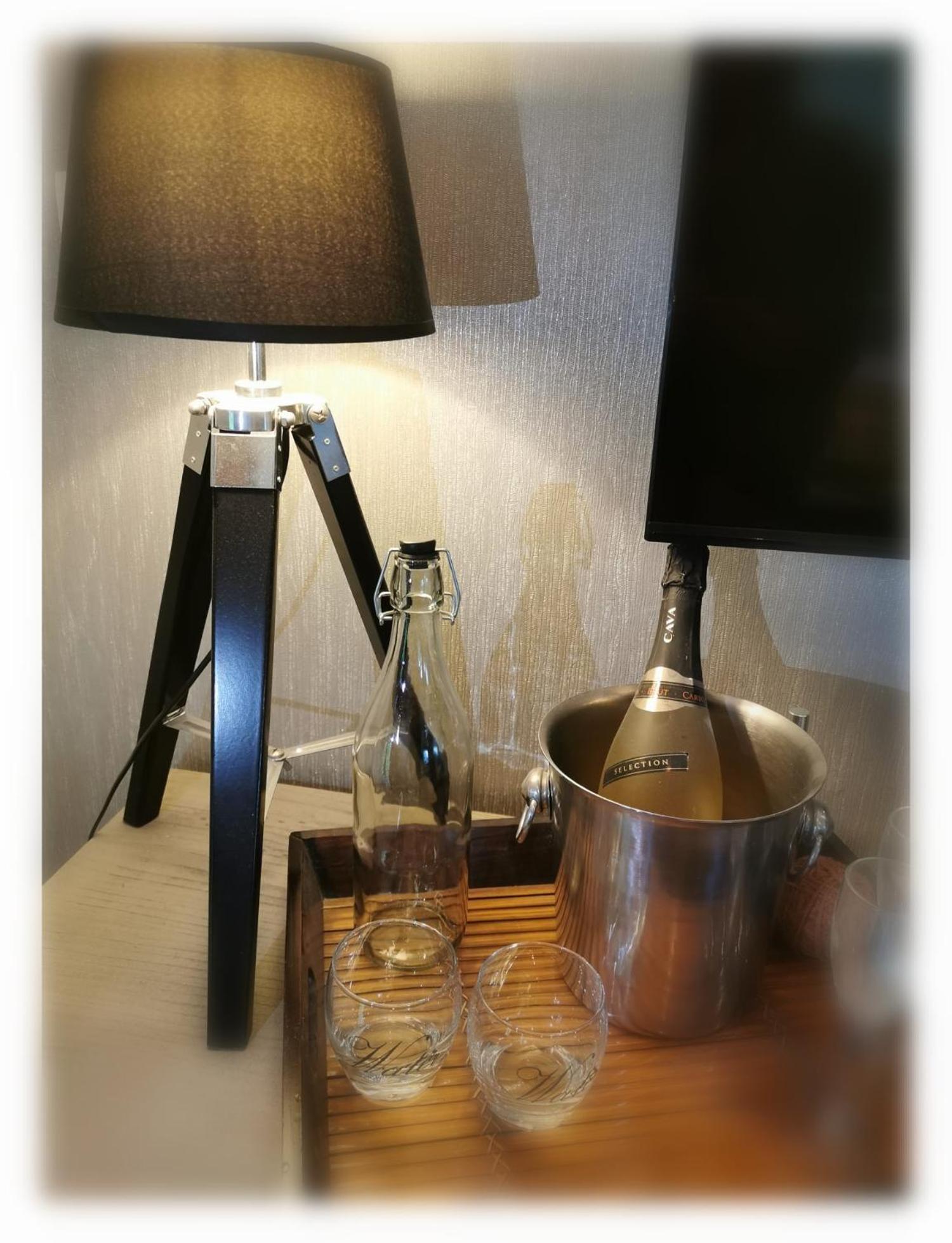 Deluxe Double Room with Bath - Photo 6