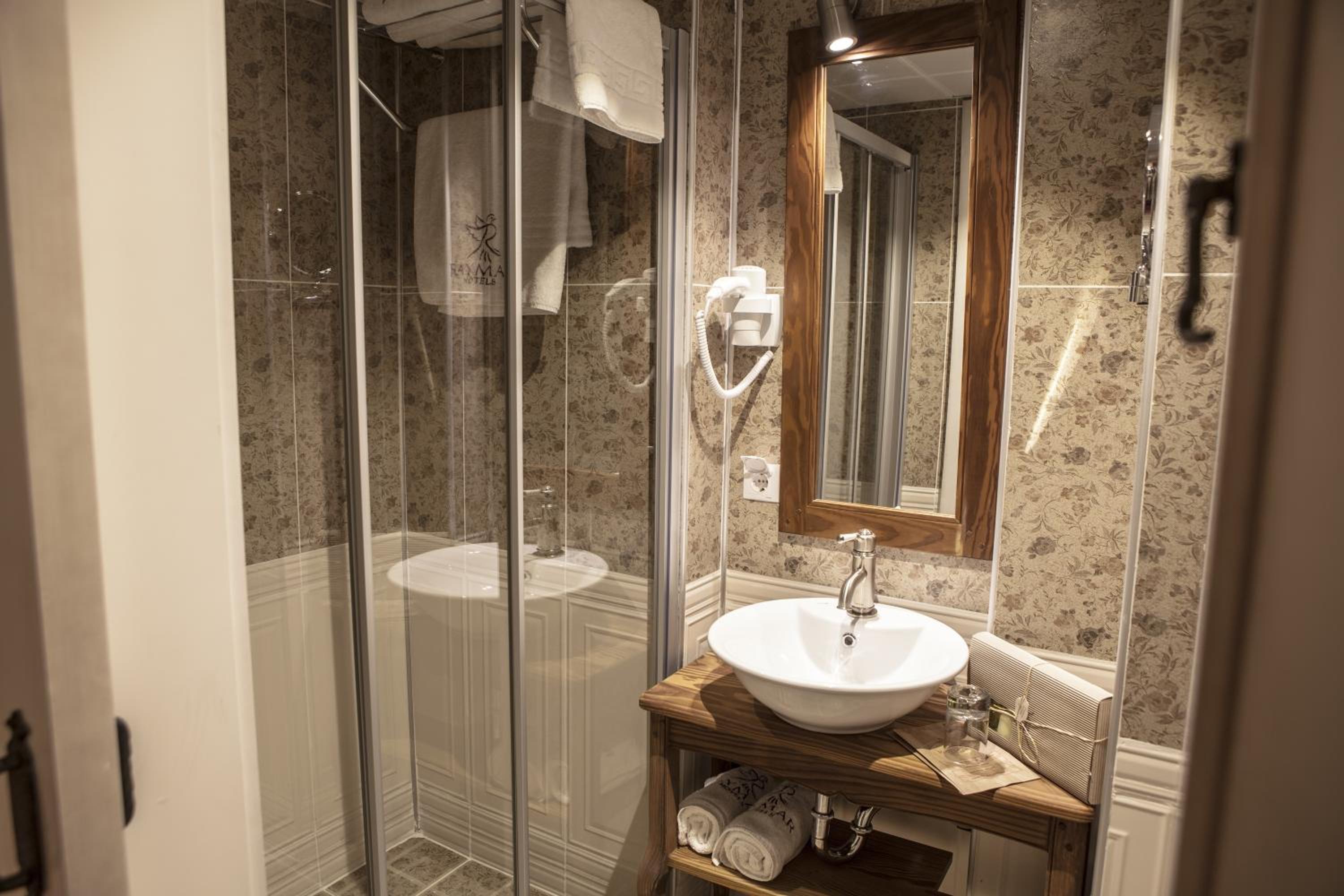 Standard Double or Twin Room photo 3