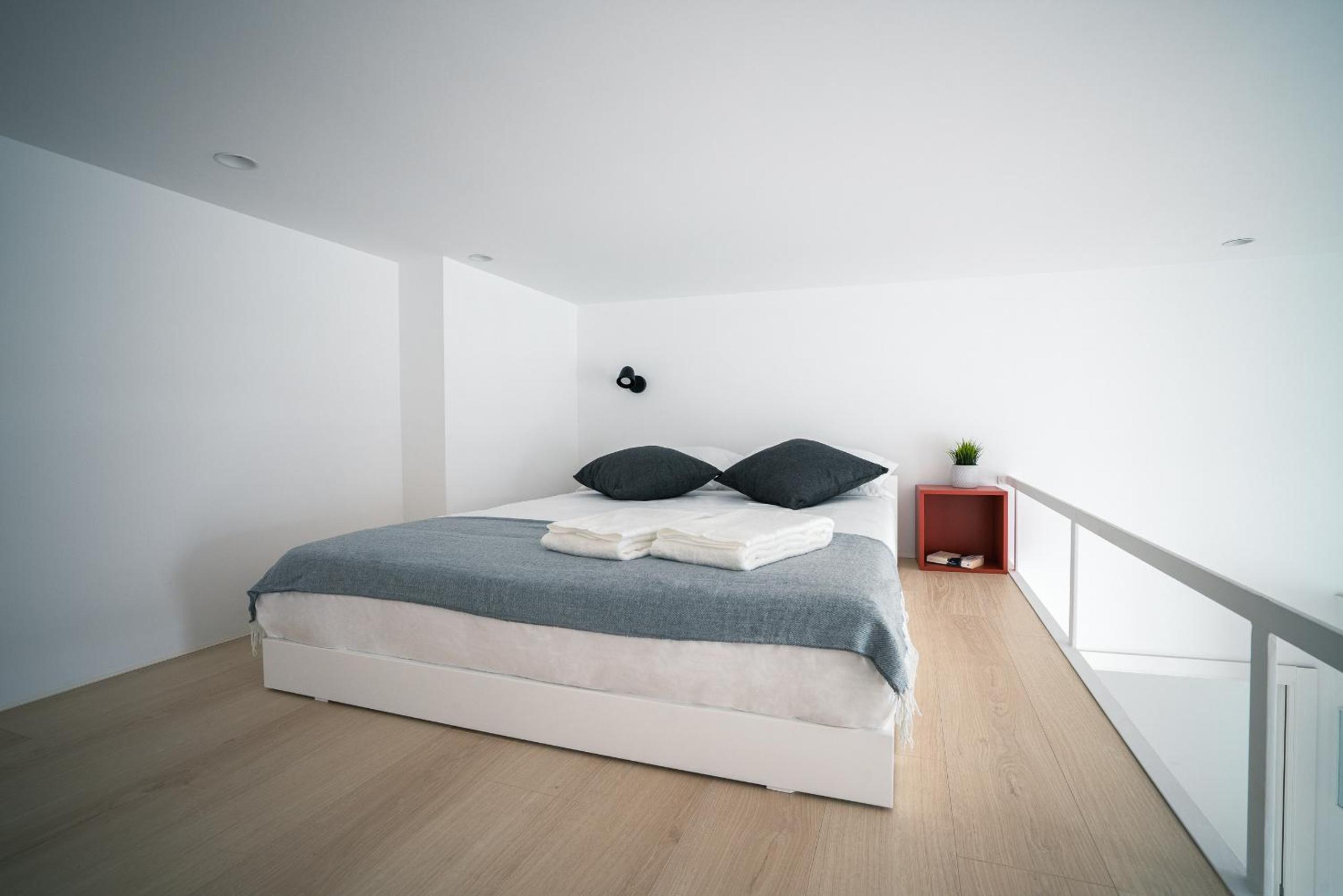 Apartment with Terrace - Photo 7