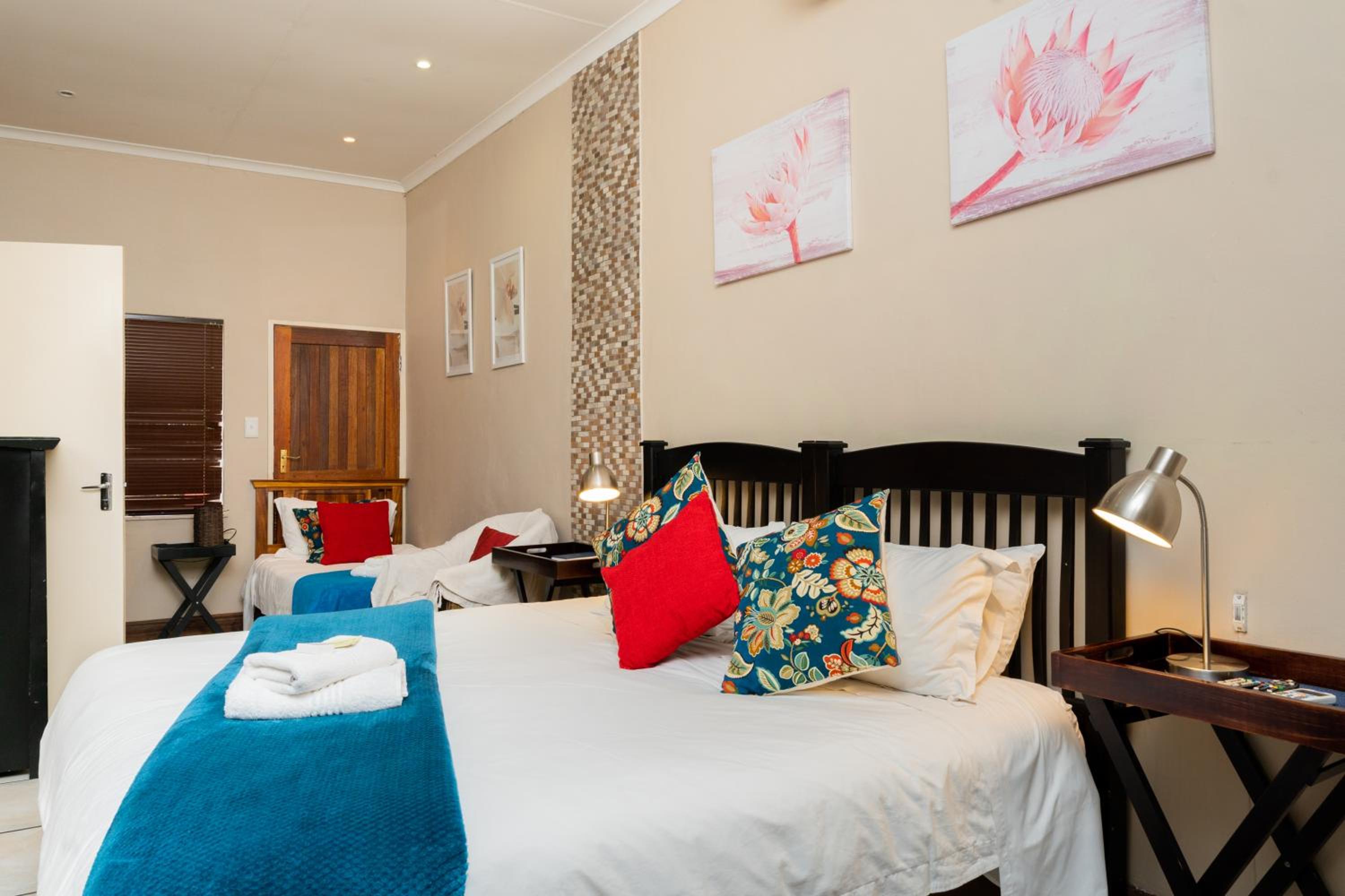 Standard Queen Room photo 1