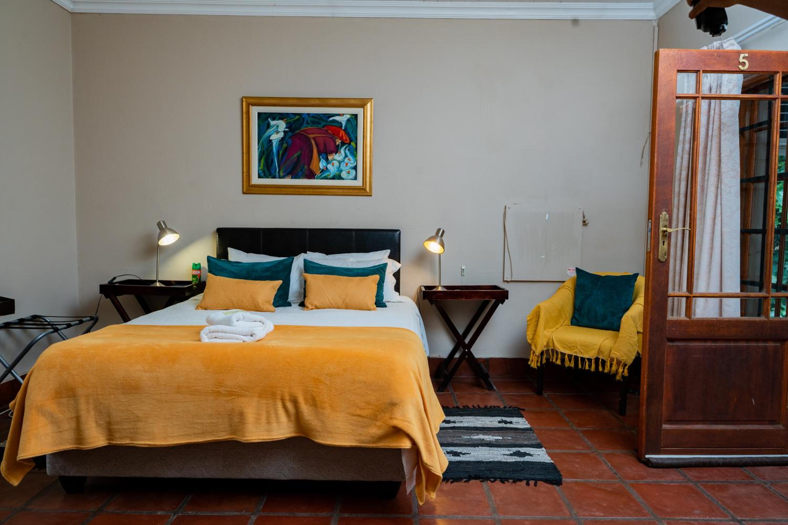 Comfort Queen Room - Photo 1