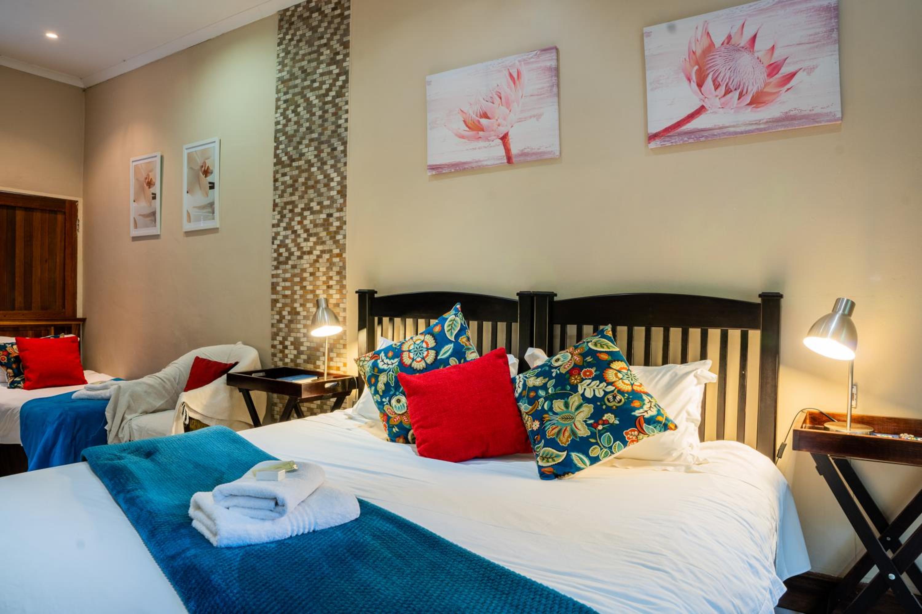 Standard Queen Room photo 3